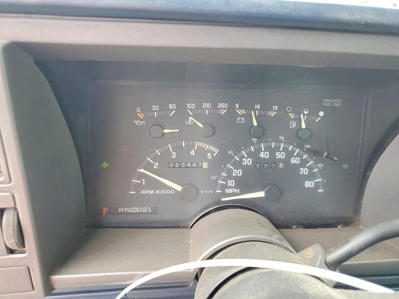 1993 Chevrolet Gmt-400 C2500 Two Tone vin: 2GCFC29KXP1127578