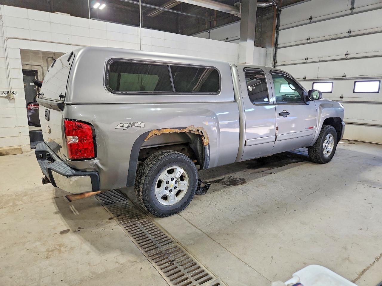 2007 Chevrolet Silverado K1500 Серебряный vin: 2GCFK19Y571688787
