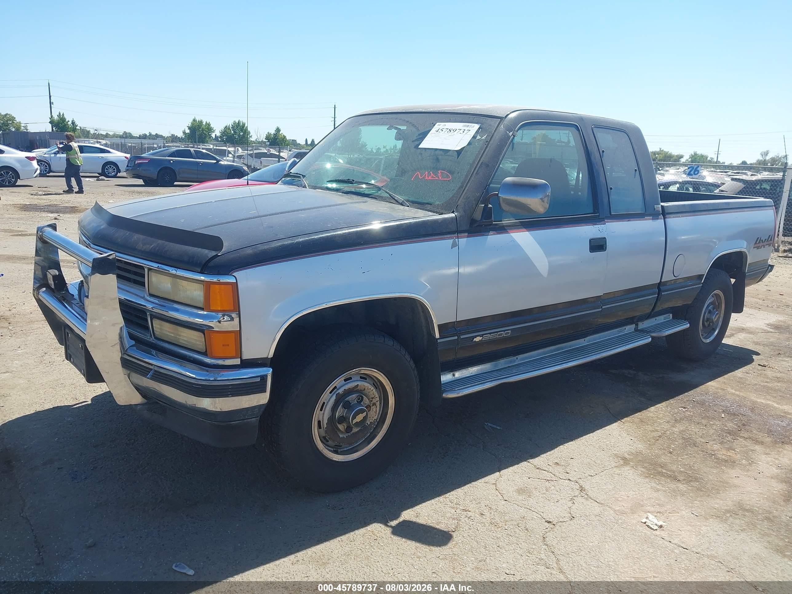 1994 Chevrolet Gmt-400 K2500 White vin: 2GCFK29K2R1113874