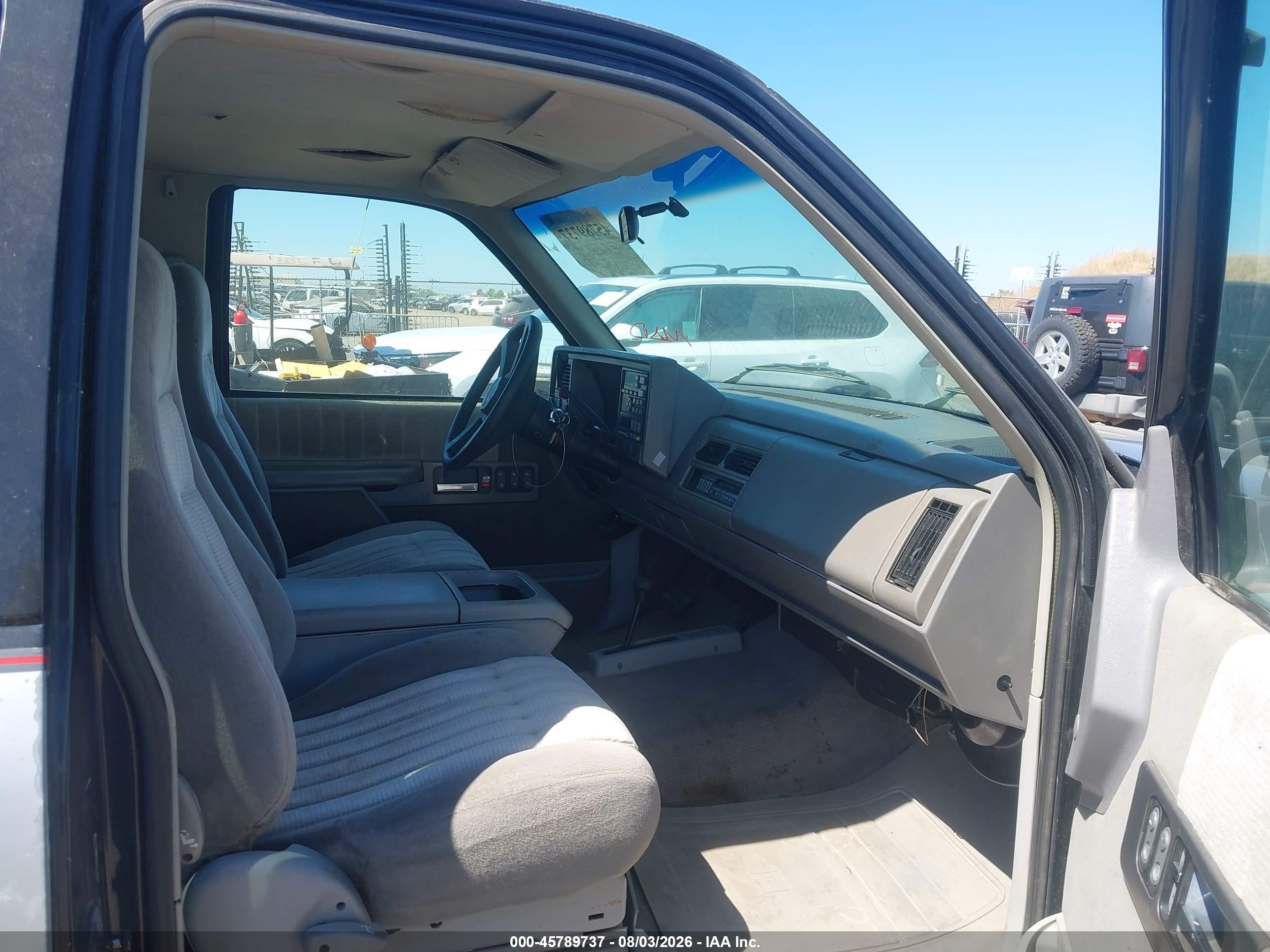 1994 Chevrolet Gmt-400 K2500 White vin: 2GCFK29K2R1113874