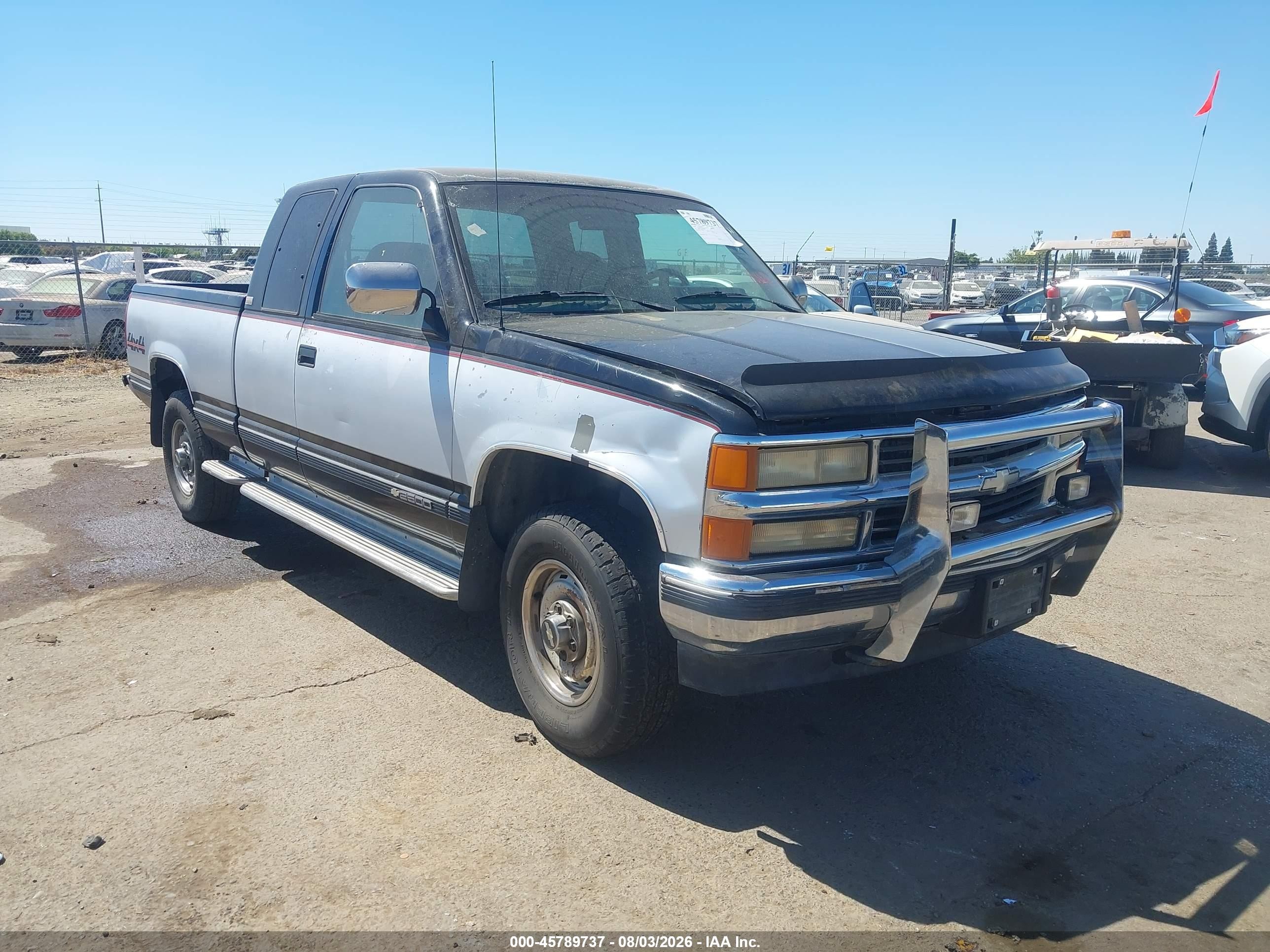 1994 Chevrolet Gmt-400 K2500 White vin: 2GCFK29K2R1113874