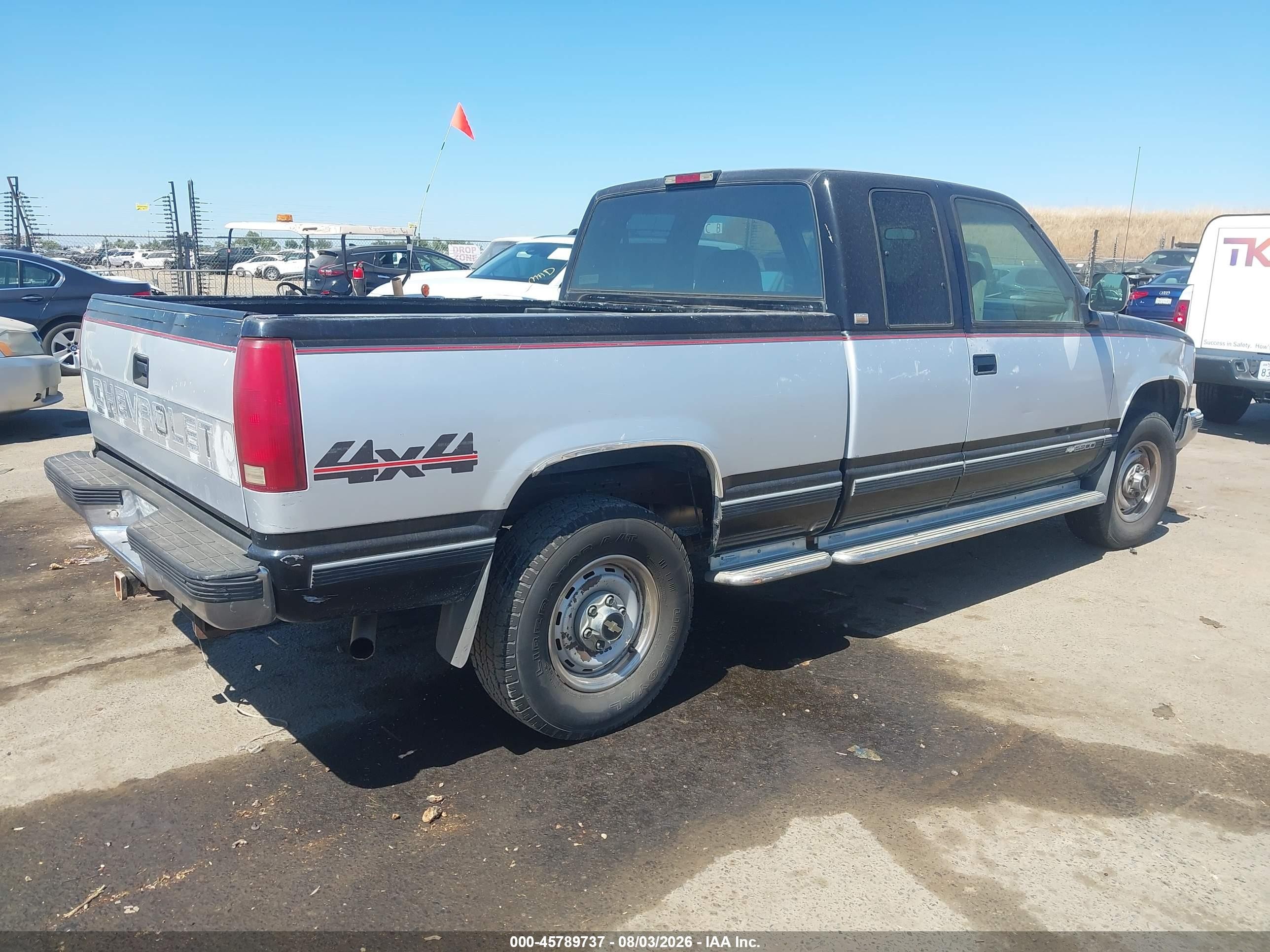 1994 Chevrolet Gmt-400 K2500 White vin: 2GCFK29K2R1113874