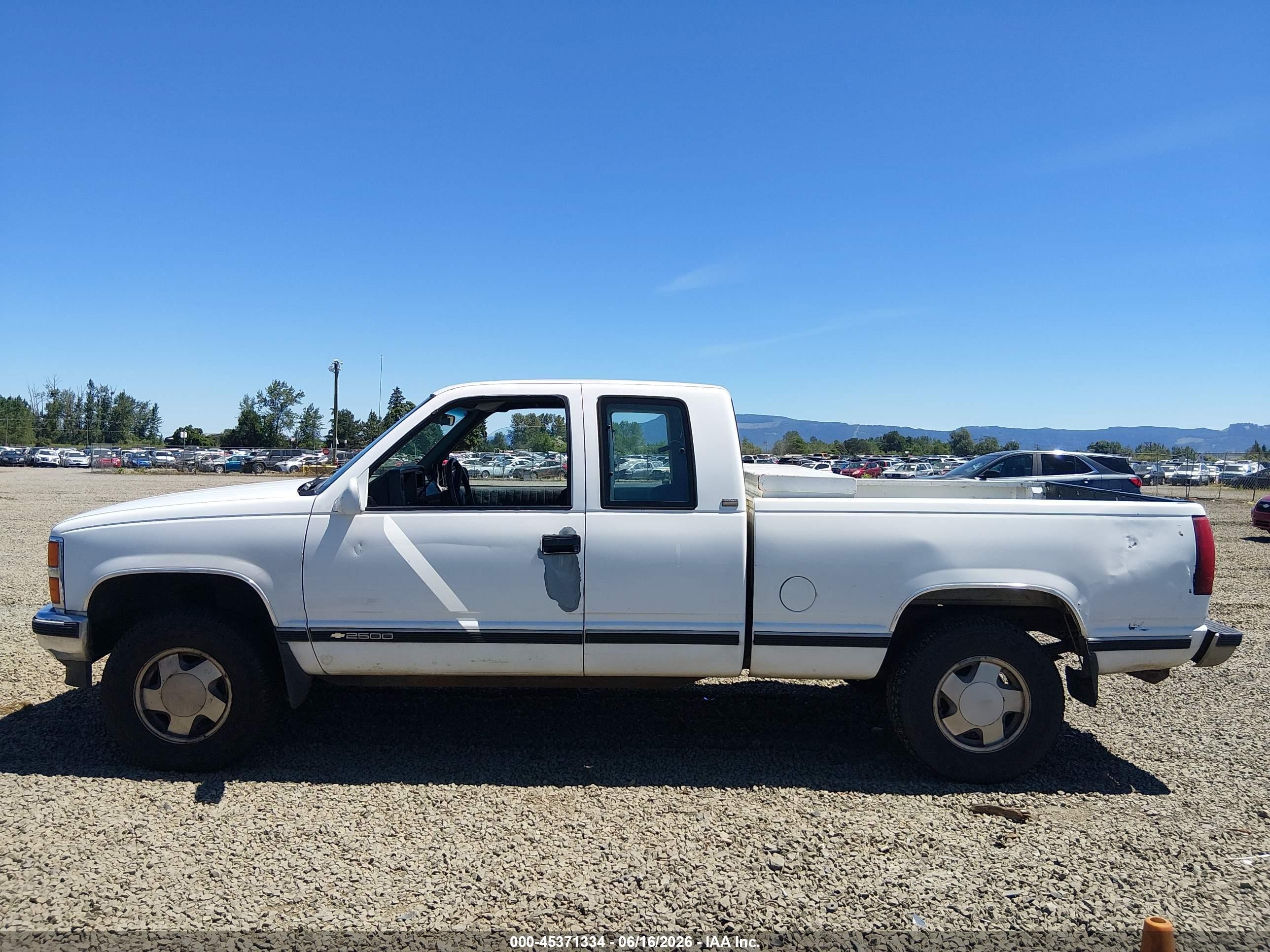 1990 Chevrolet Gmt-400 K2500 Белый vin: 2GCFK29K3L1227017