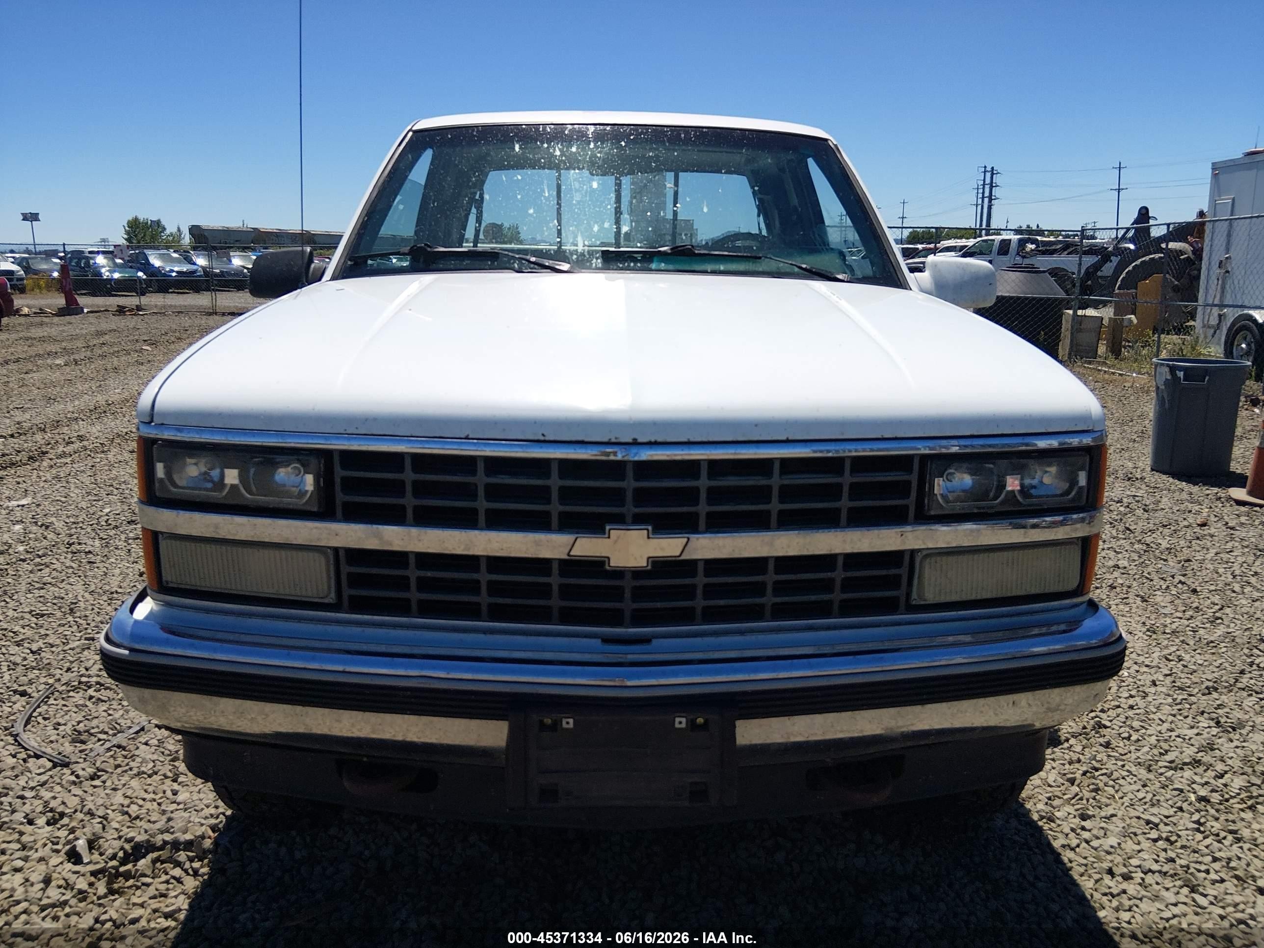 1990 Chevrolet Gmt-400 K2500 Белый vin: 2GCFK29K3L1227017
