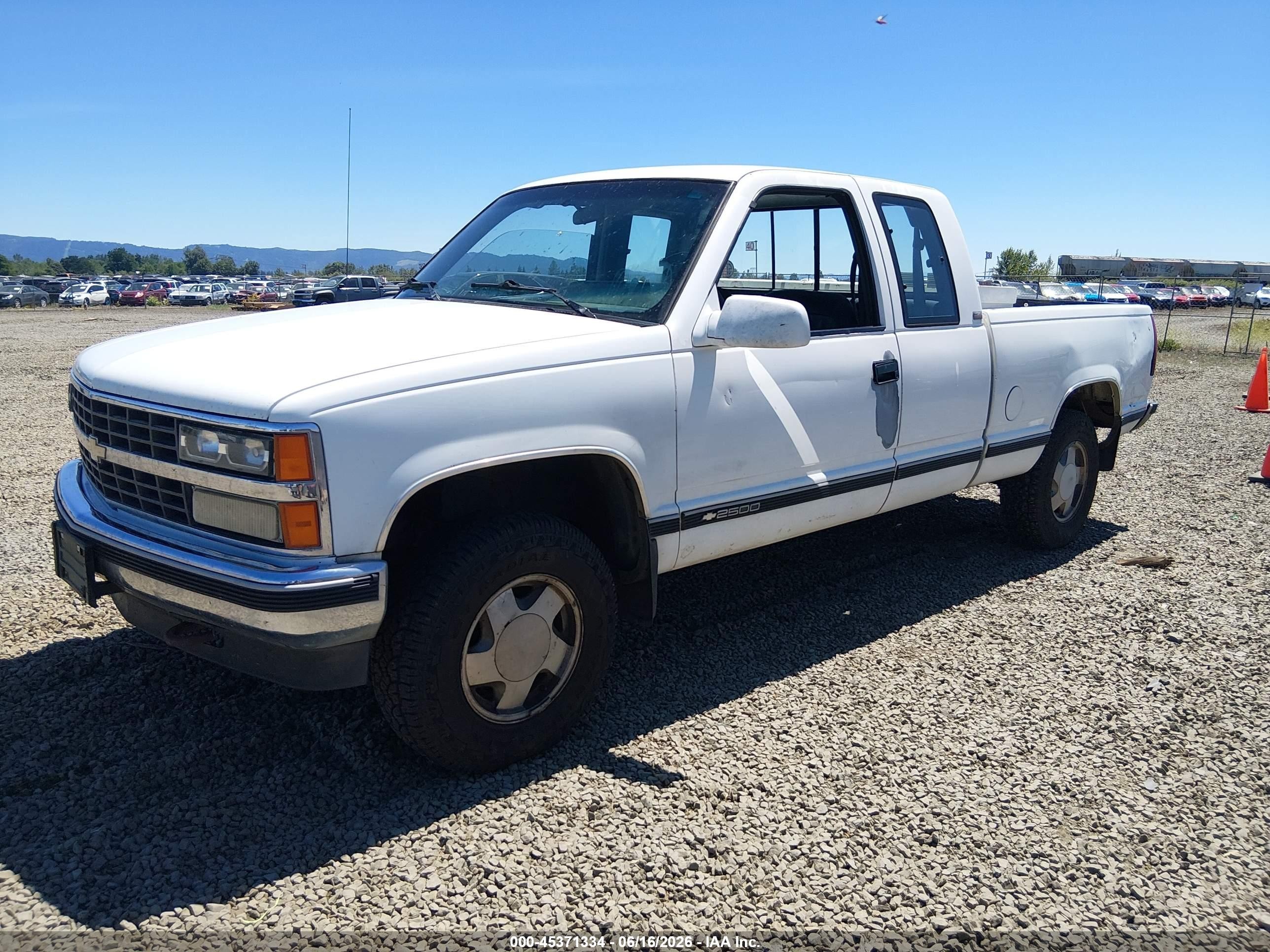 1990 Chevrolet Gmt-400 K2500 Белый vin: 2GCFK29K3L1227017