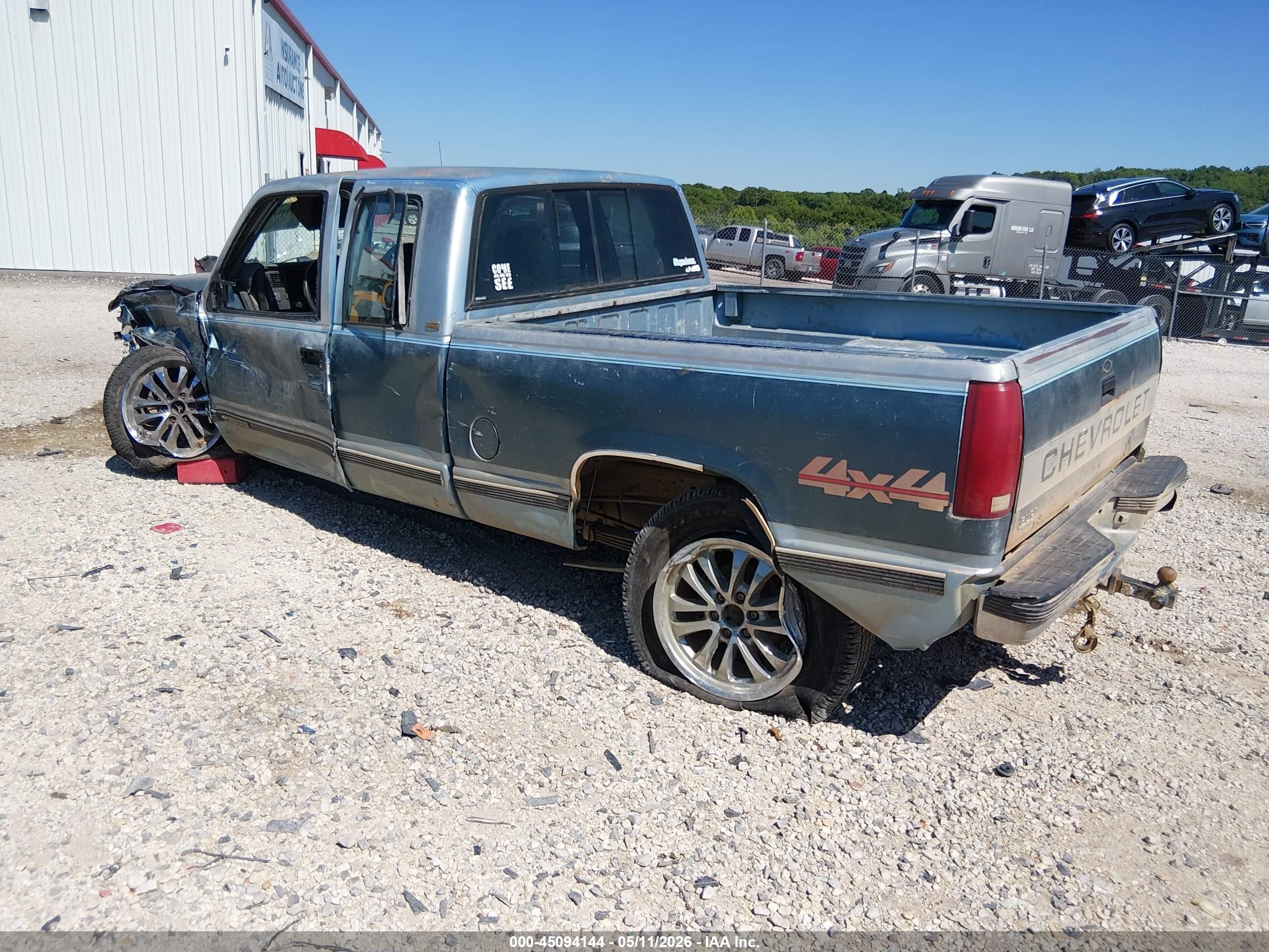 1992 Chevrolet Gmt-400 K2500 Blue vin: 2GCFK29K4N1235582