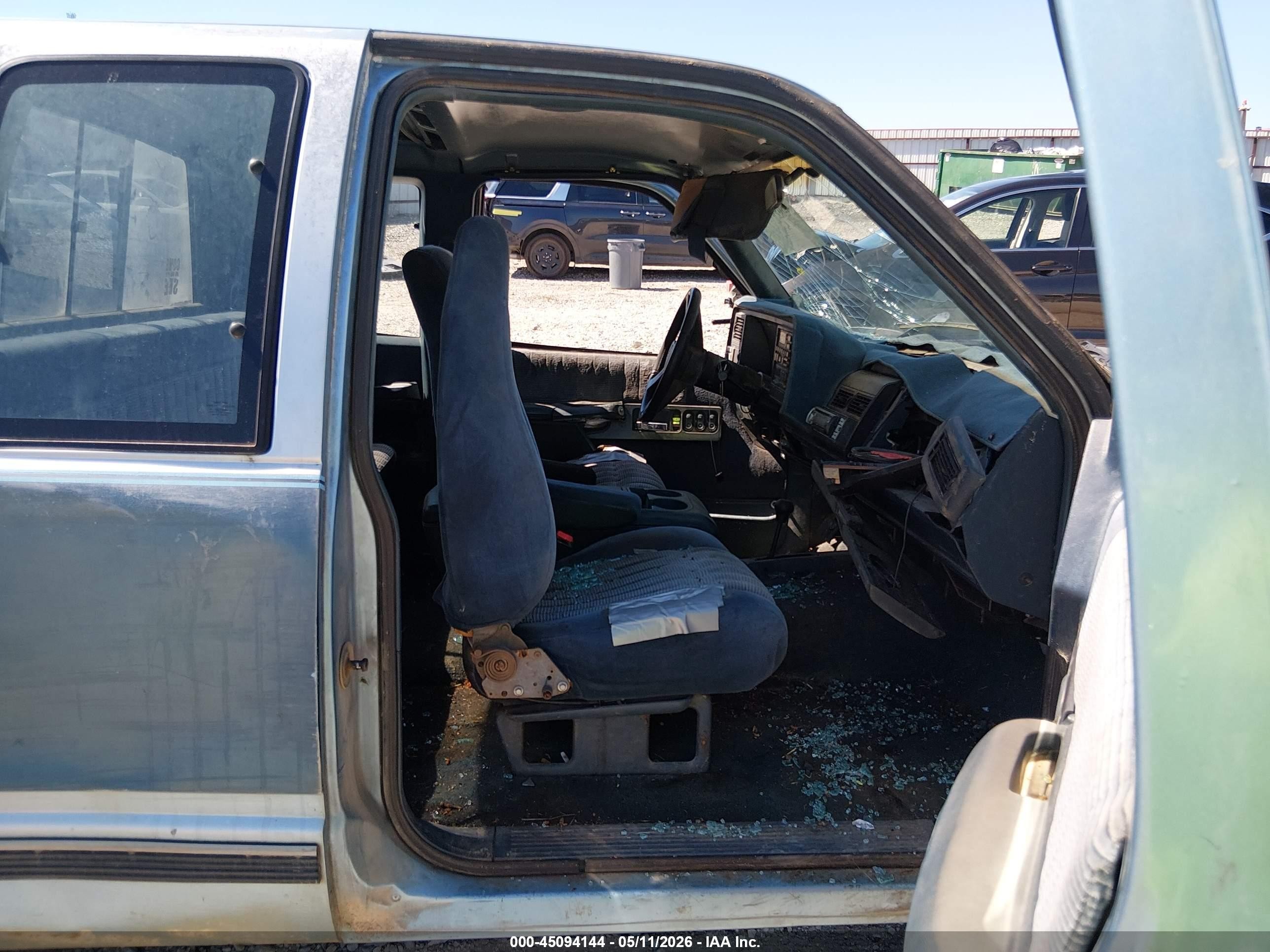 1992 Chevrolet Gmt-400 K2500 Blue vin: 2GCFK29K4N1235582