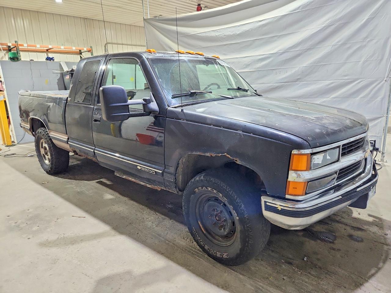 1995 Chevrolet Gmt-400 K2500 Black vin: 2GCFK29K4S1125143