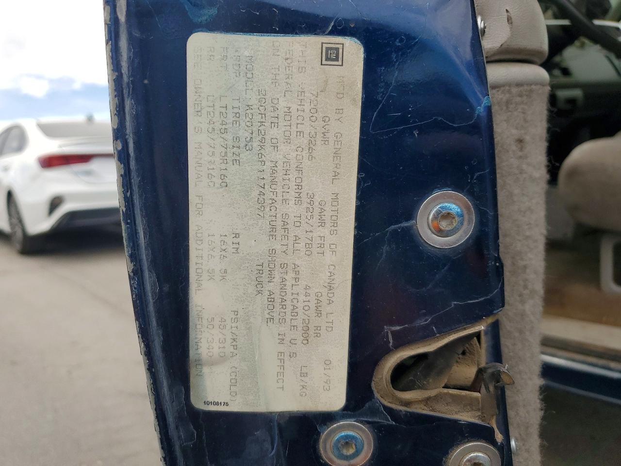 1993 Chevrolet Gmt-400 K2500 Blue vin: 2GCFK29K6P1174397