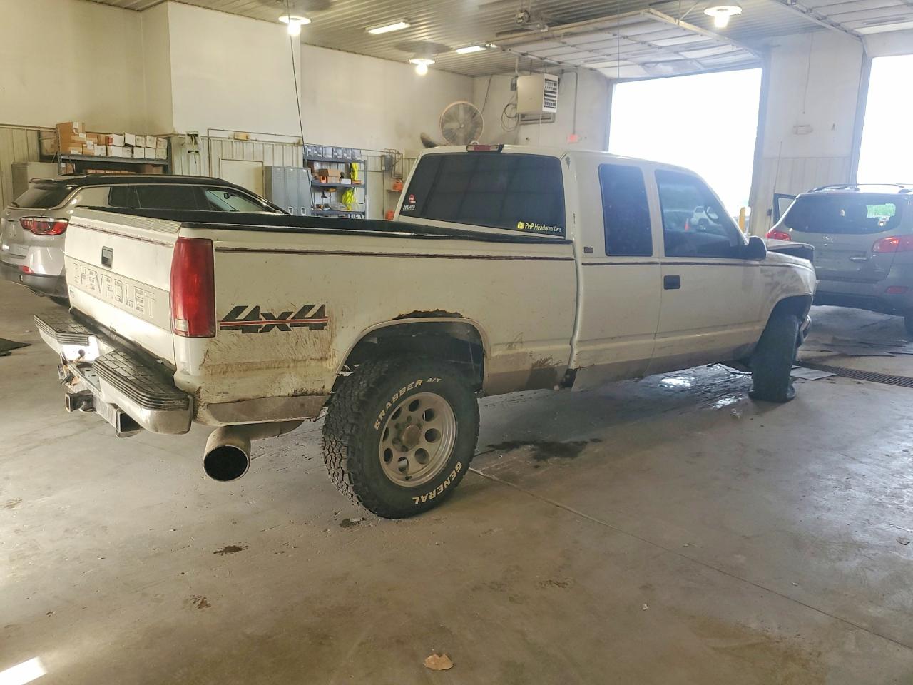 1995 Chevrolet 2500 4x4 White vin: 2GCFK29S1S1151960