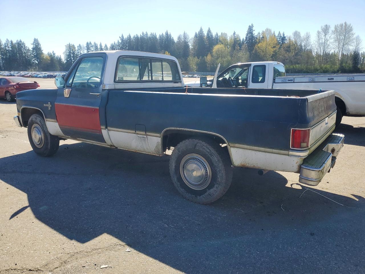 1985 Chevrolet C20 Двухцветный vin: 2GCGC24MXF1136244