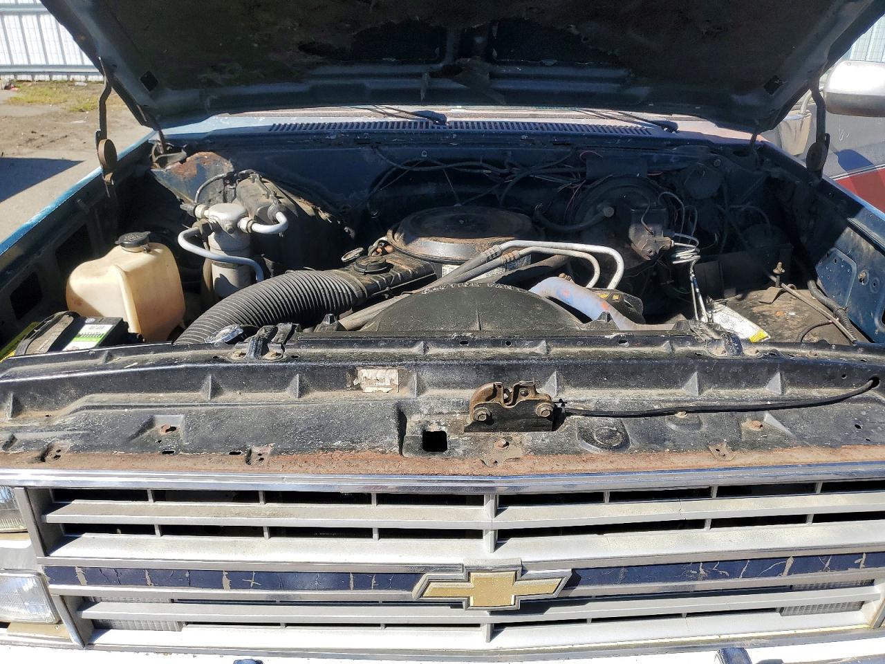 1985 Chevrolet C20 Двухцветный vin: 2GCGC24MXF1136244