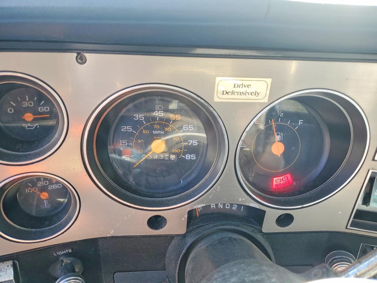 1985 Chevrolet C20 Двухцветный vin: 2GCGC24MXF1136244