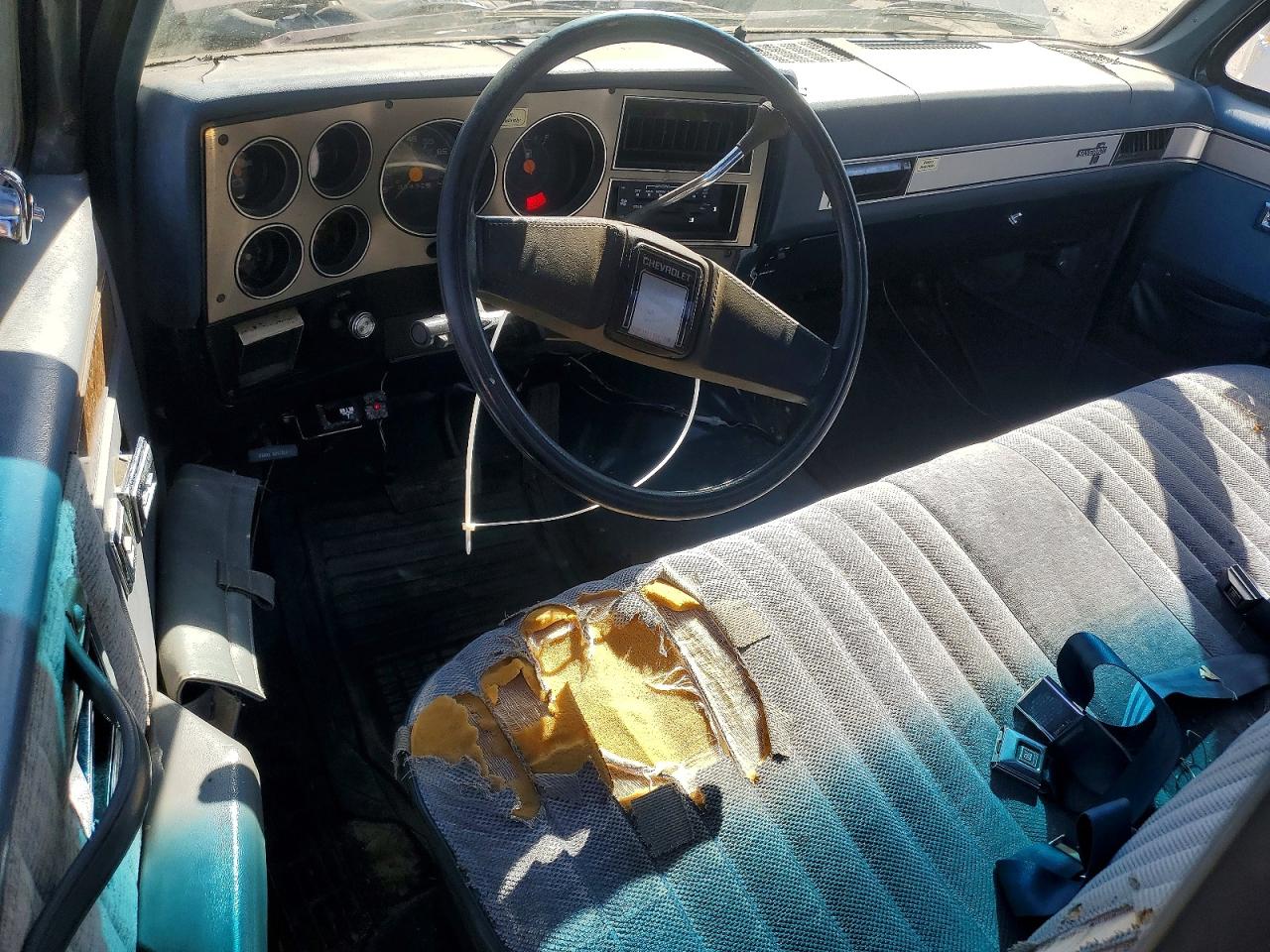 1985 Chevrolet C20 Двухцветный vin: 2GCGC24MXF1136244