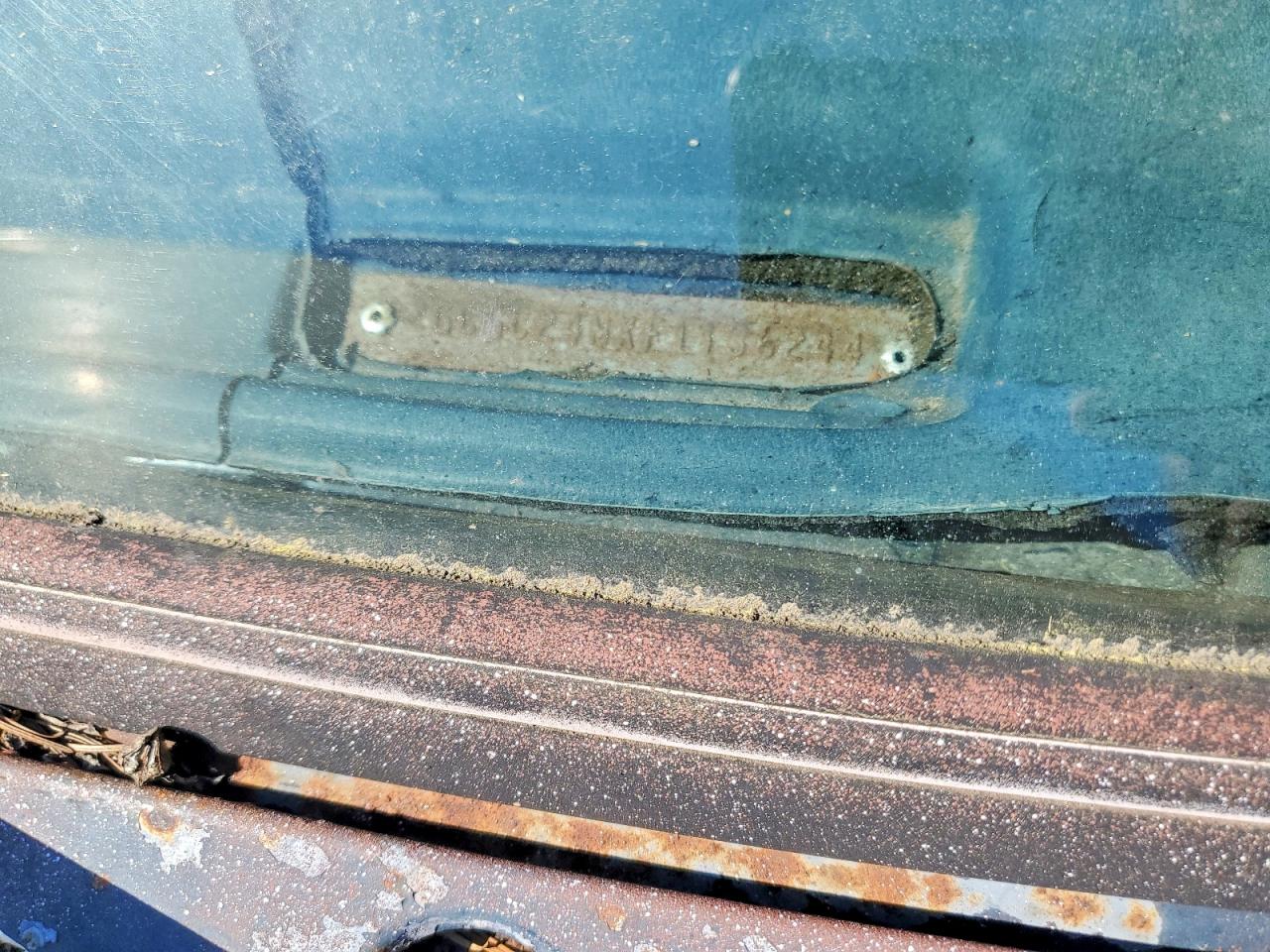 1985 Chevrolet C20 Двухцветный vin: 2GCGC24MXF1136244