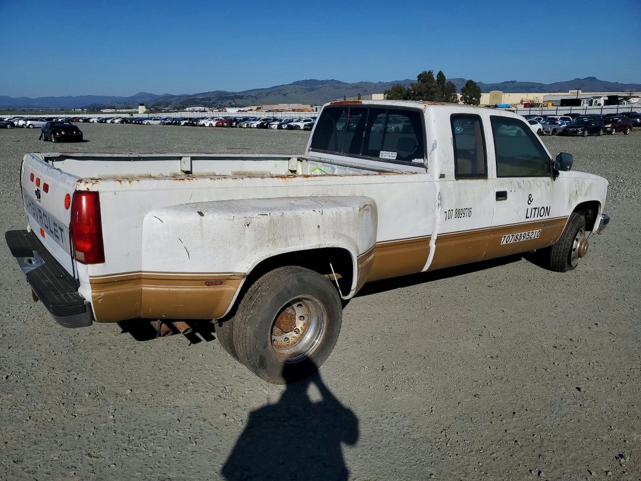1988 Chevrolet Gmt-400 C3500 Two Tone vin: 2GCHC39N4J1203134