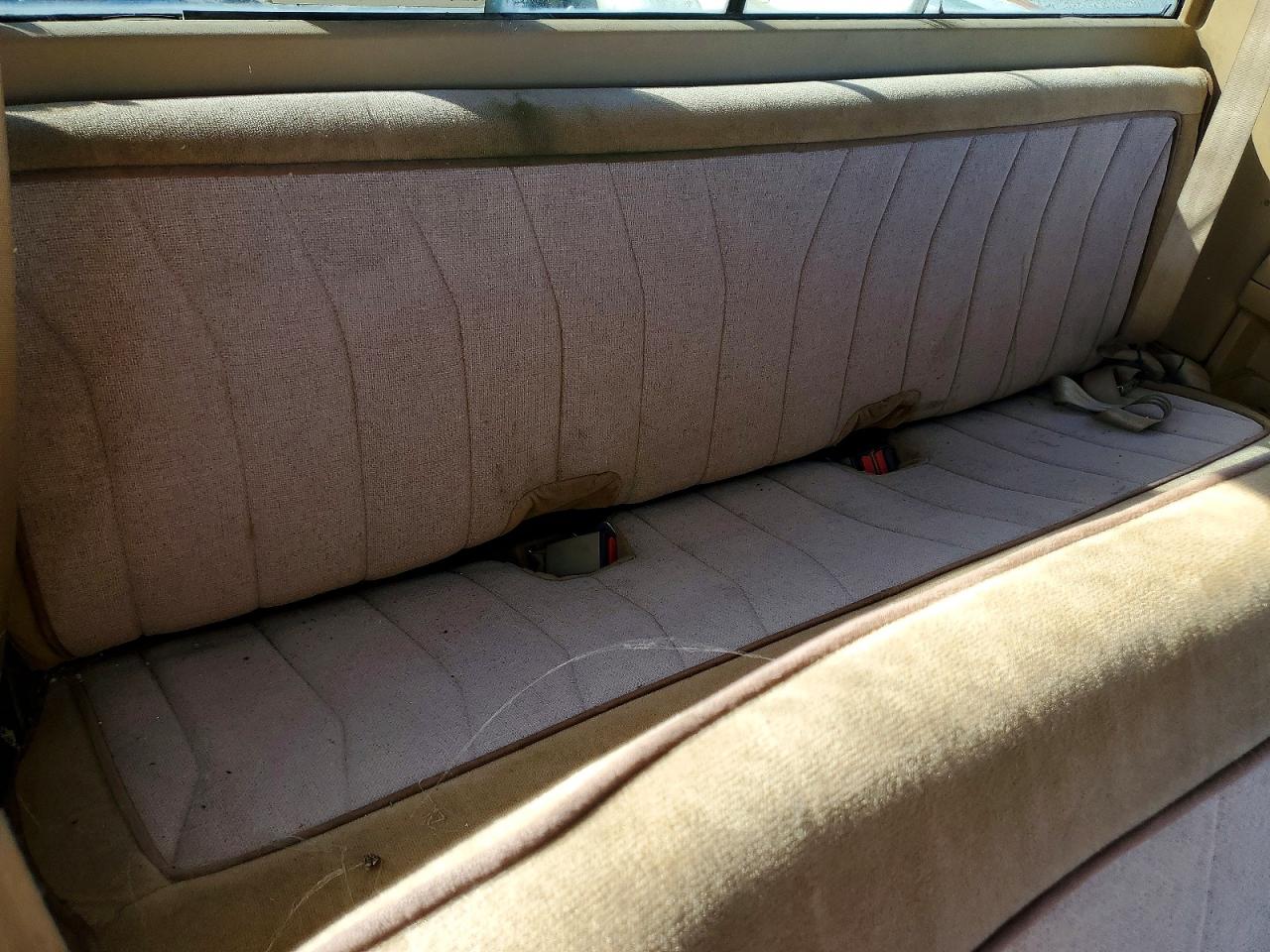 1988 Chevrolet Gmt-400 C3500 Two Tone vin: 2GCHC39N4J1203134