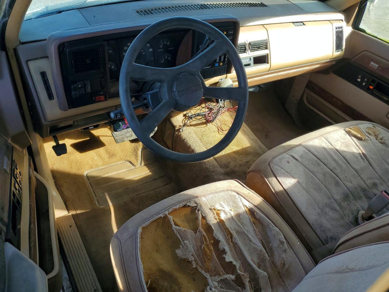 1988 Chevrolet Gmt-400 C3500 Two Tone vin: 2GCHC39N4J1203134