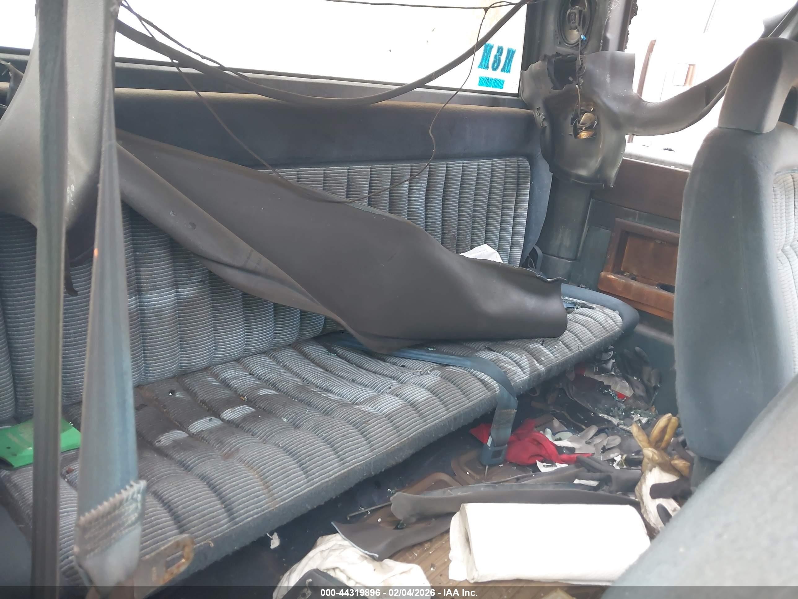 1988 Chevrolet Gmt-400 C3500 Синий vin: 2GCHC39N5J1236823