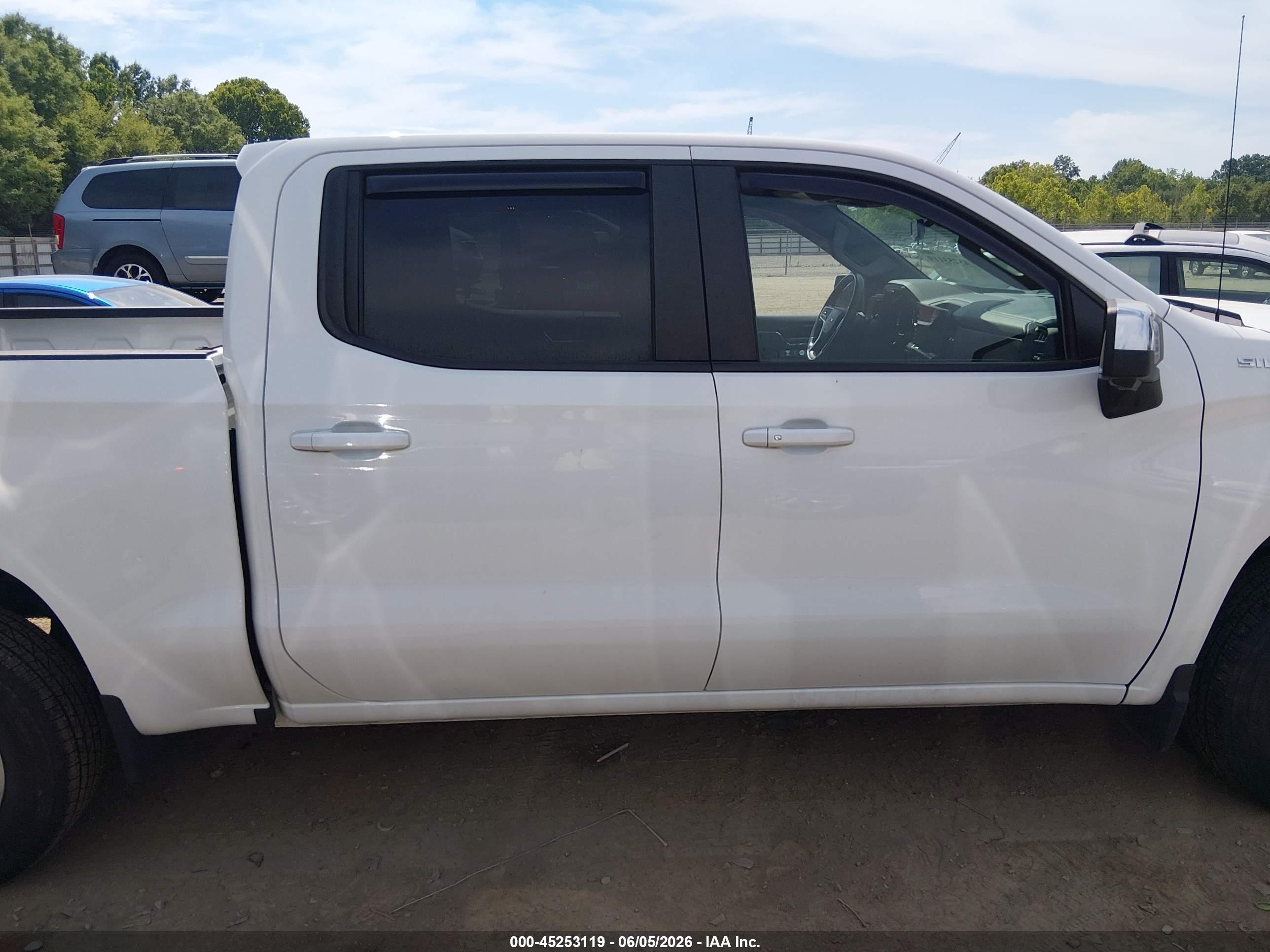 2023 Chevrolet Silverado 1500 4wd  Standard Bed Lt Белый vin: 2GCUDDEDXP1139561