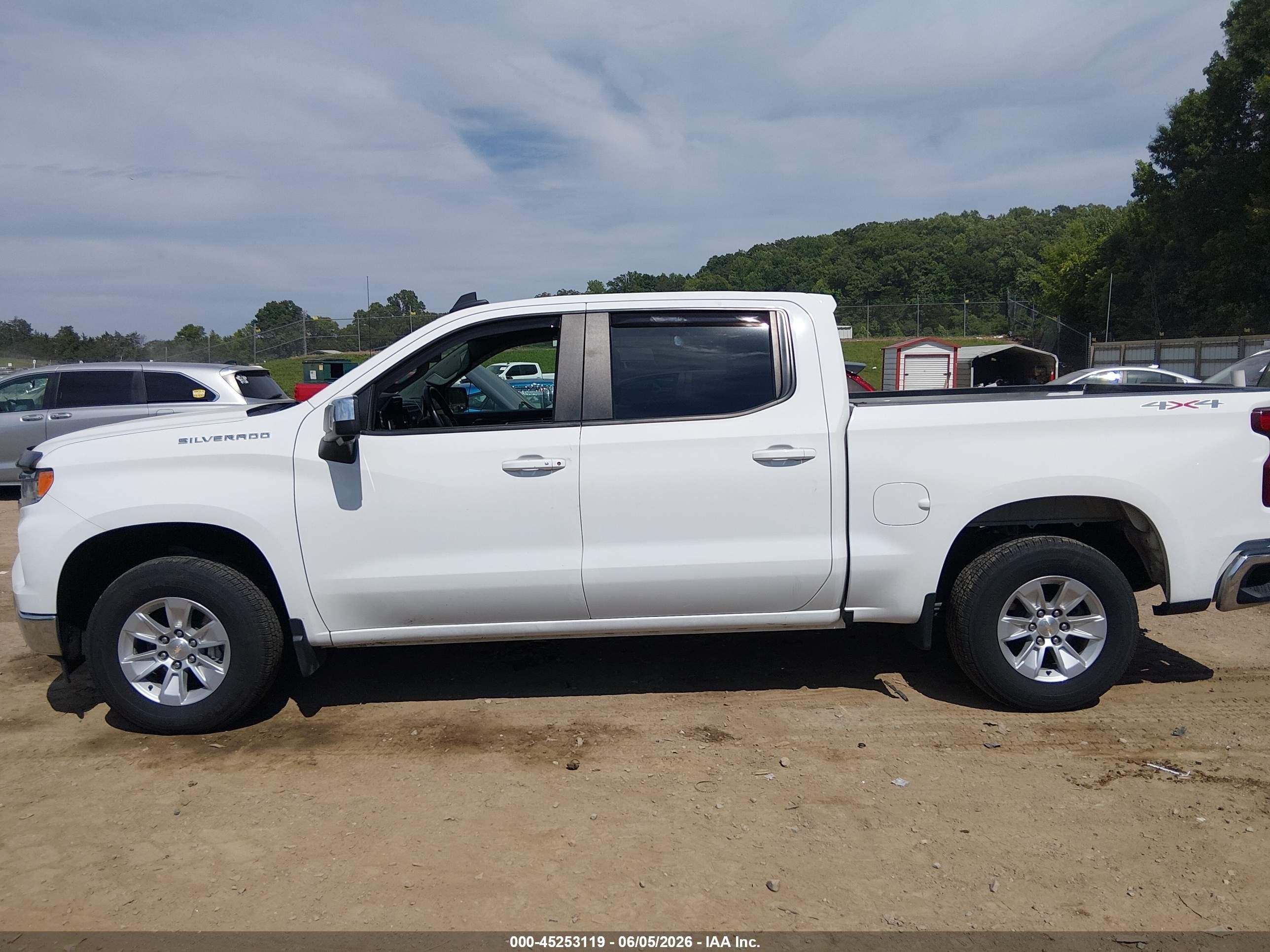 2023 Chevrolet Silverado 1500 4wd  Standard Bed Lt Белый vin: 2GCUDDEDXP1139561