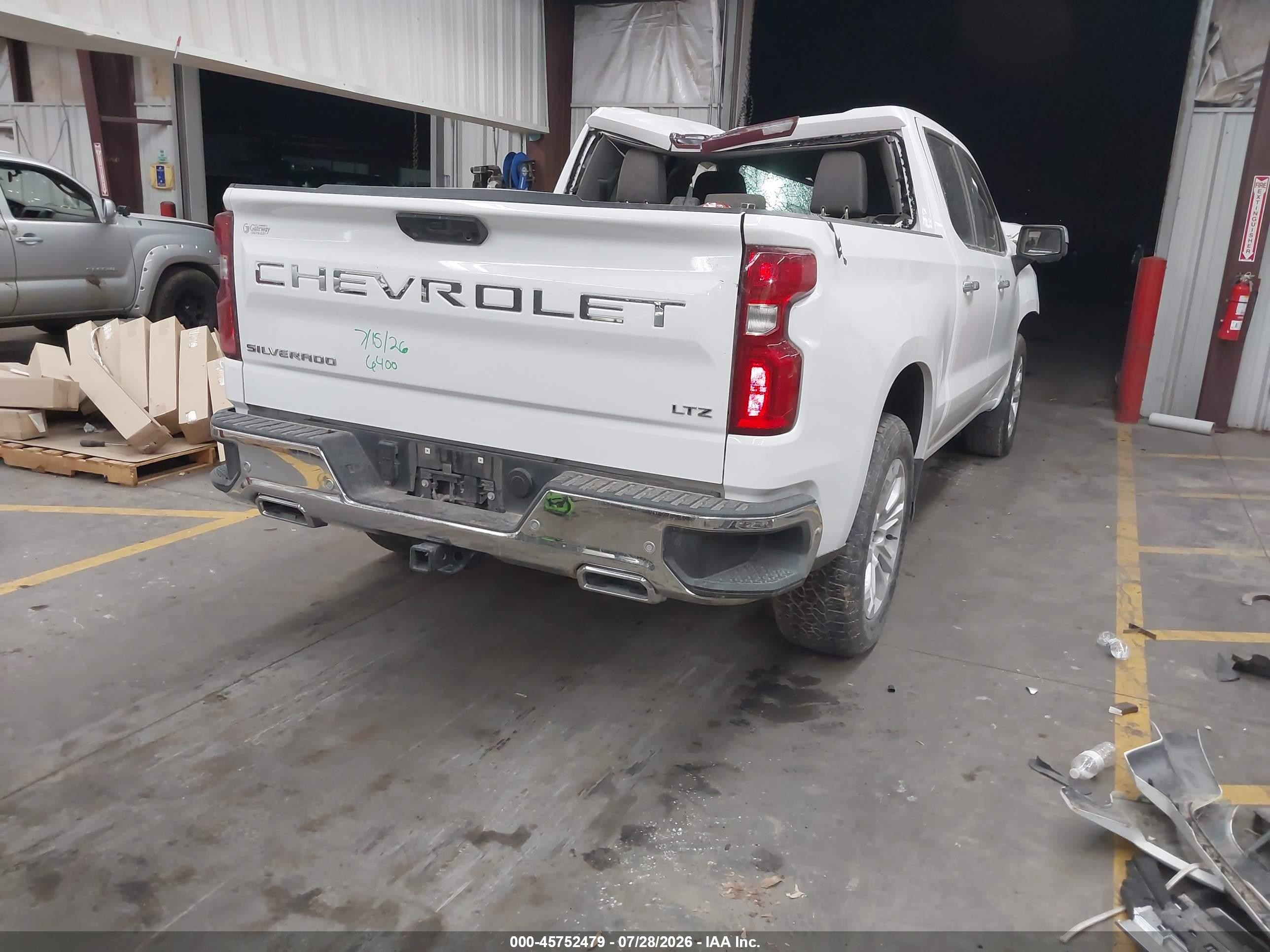 2022 Chevrolet Silverado 1500   White vin: 2GCUDGED0N1516400