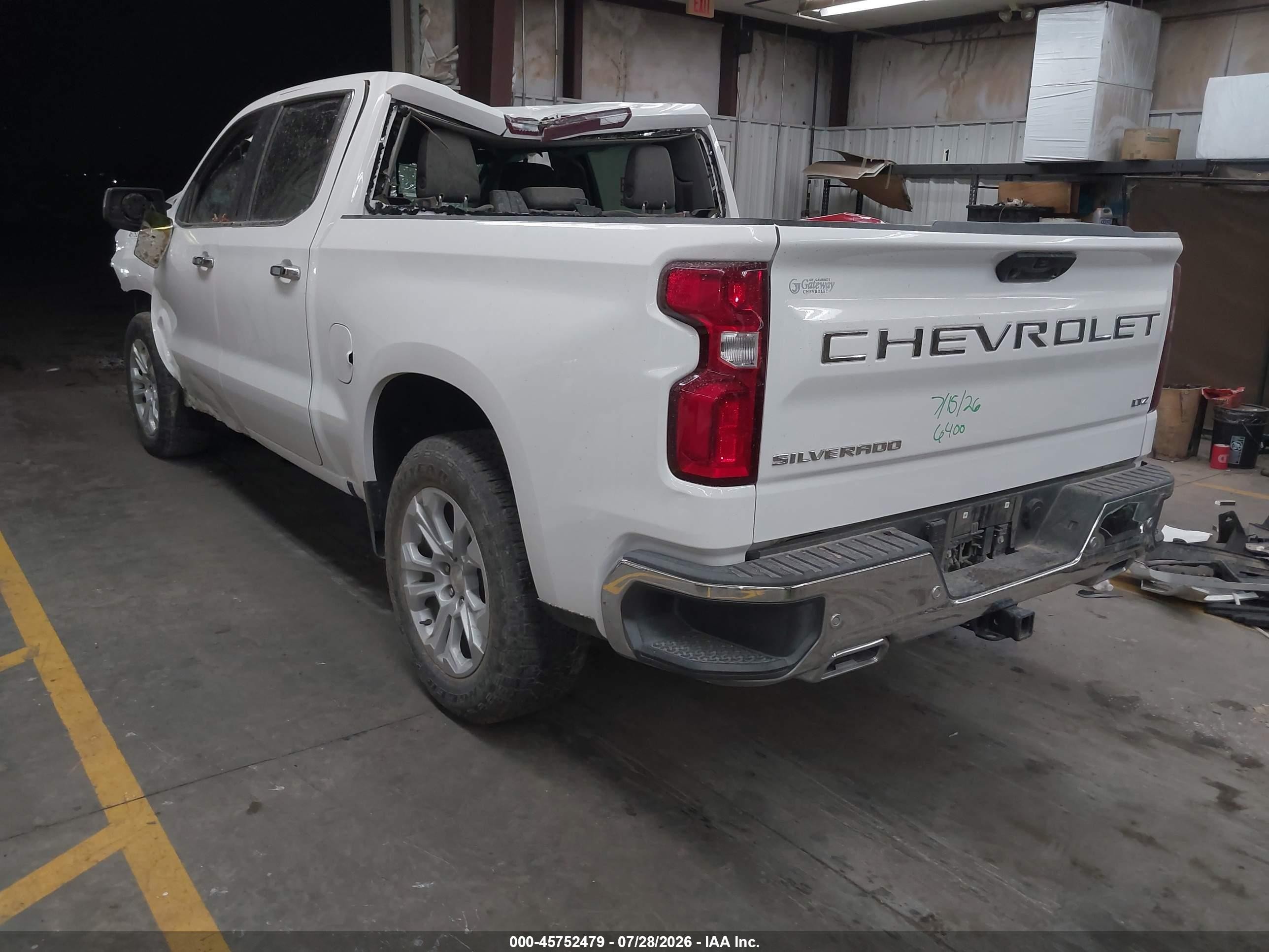 2022 Chevrolet Silverado 1500   White vin: 2GCUDGED0N1516400
