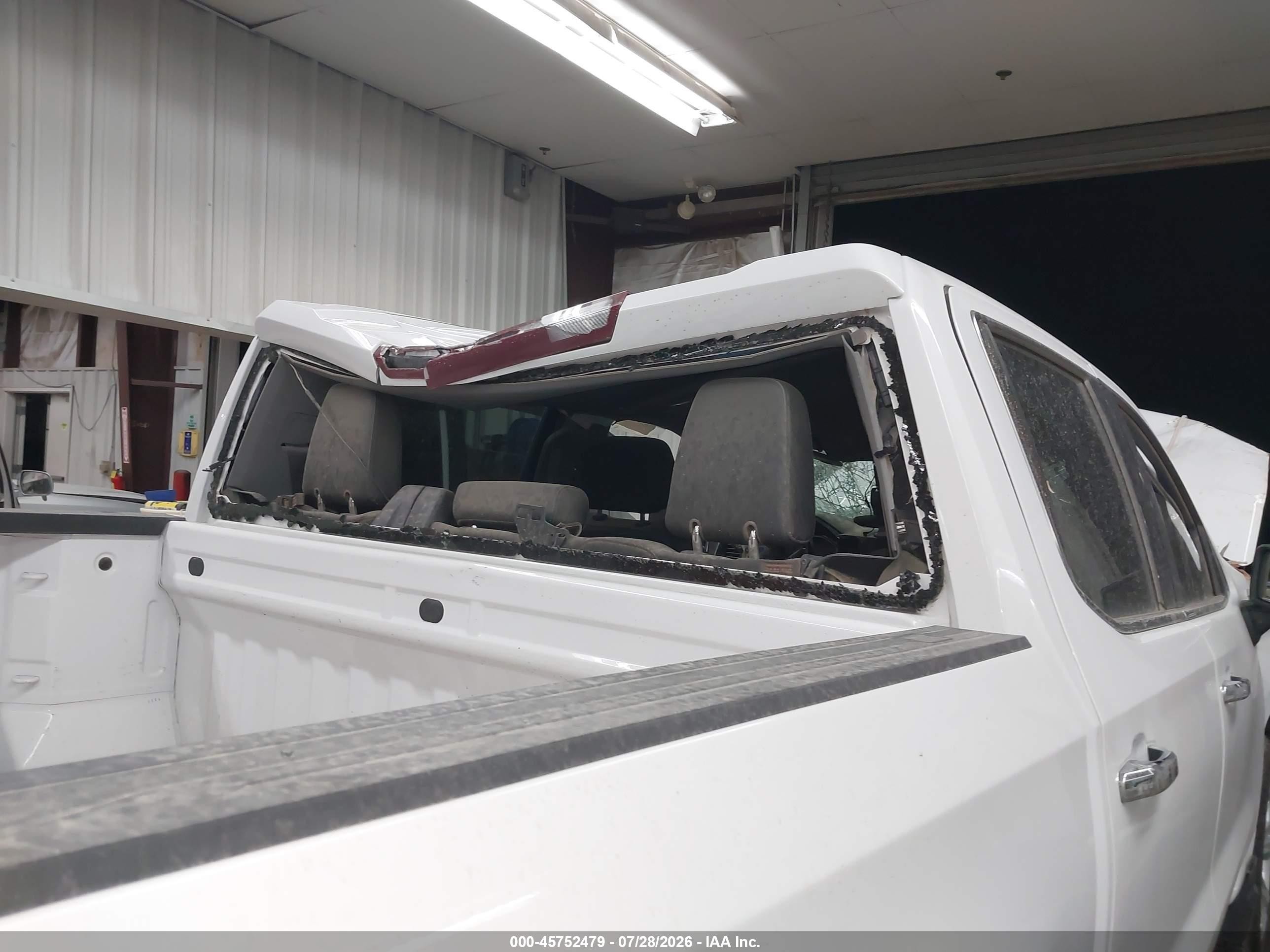 2022 Chevrolet Silverado 1500   White vin: 2GCUDGED0N1516400
