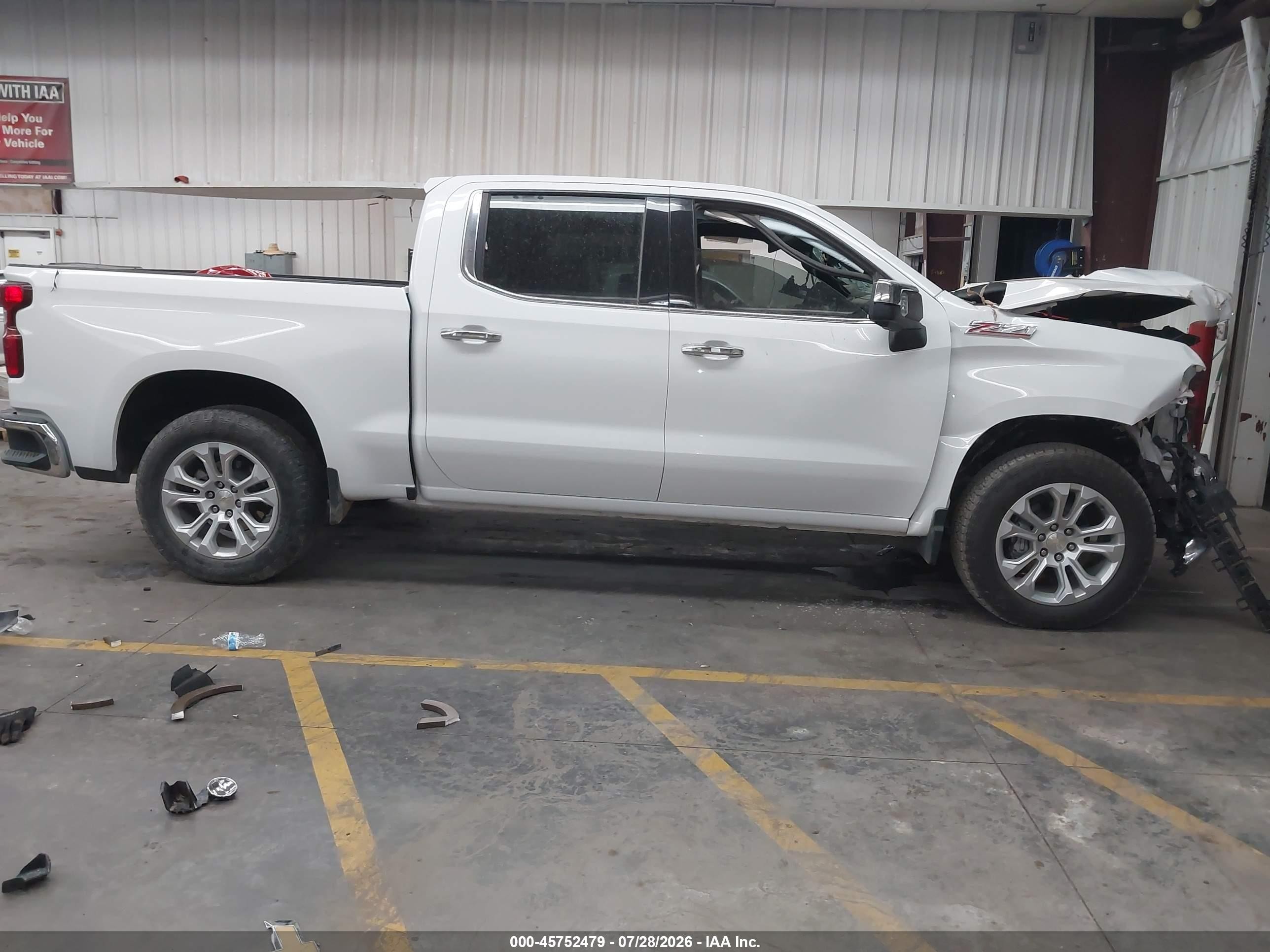 2022 Chevrolet Silverado 1500   White vin: 2GCUDGED0N1516400