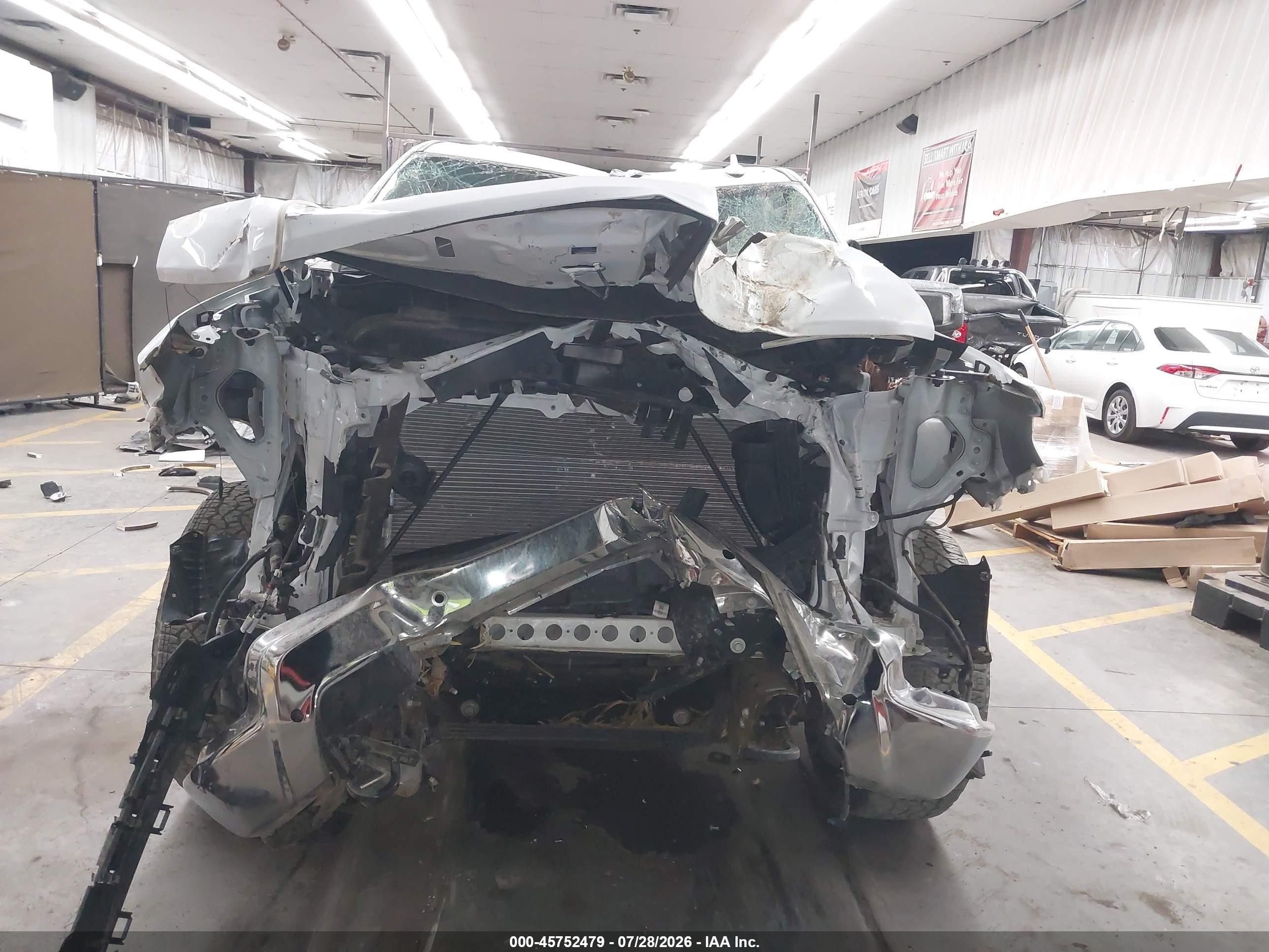 2022 Chevrolet Silverado 1500   White vin: 2GCUDGED0N1516400