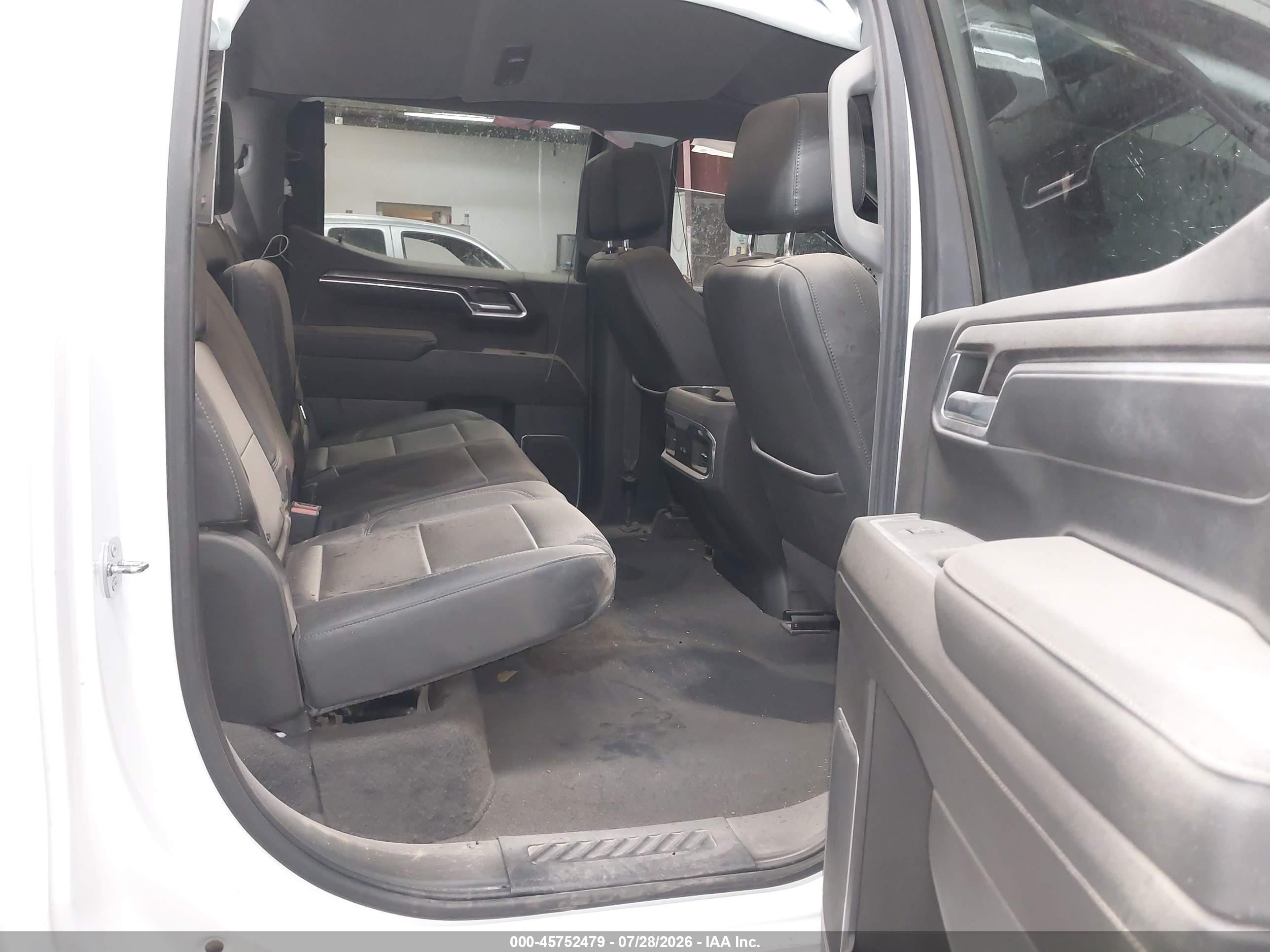 2022 Chevrolet Silverado 1500   White vin: 2GCUDGED0N1516400