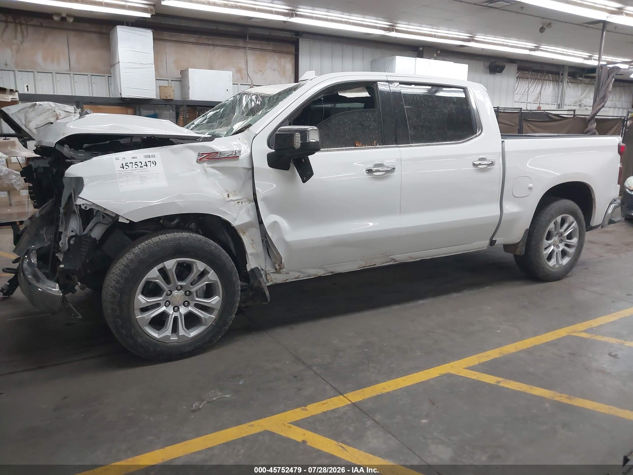2022 Chevrolet Silverado 1500   White vin: 2GCUDGED0N1516400