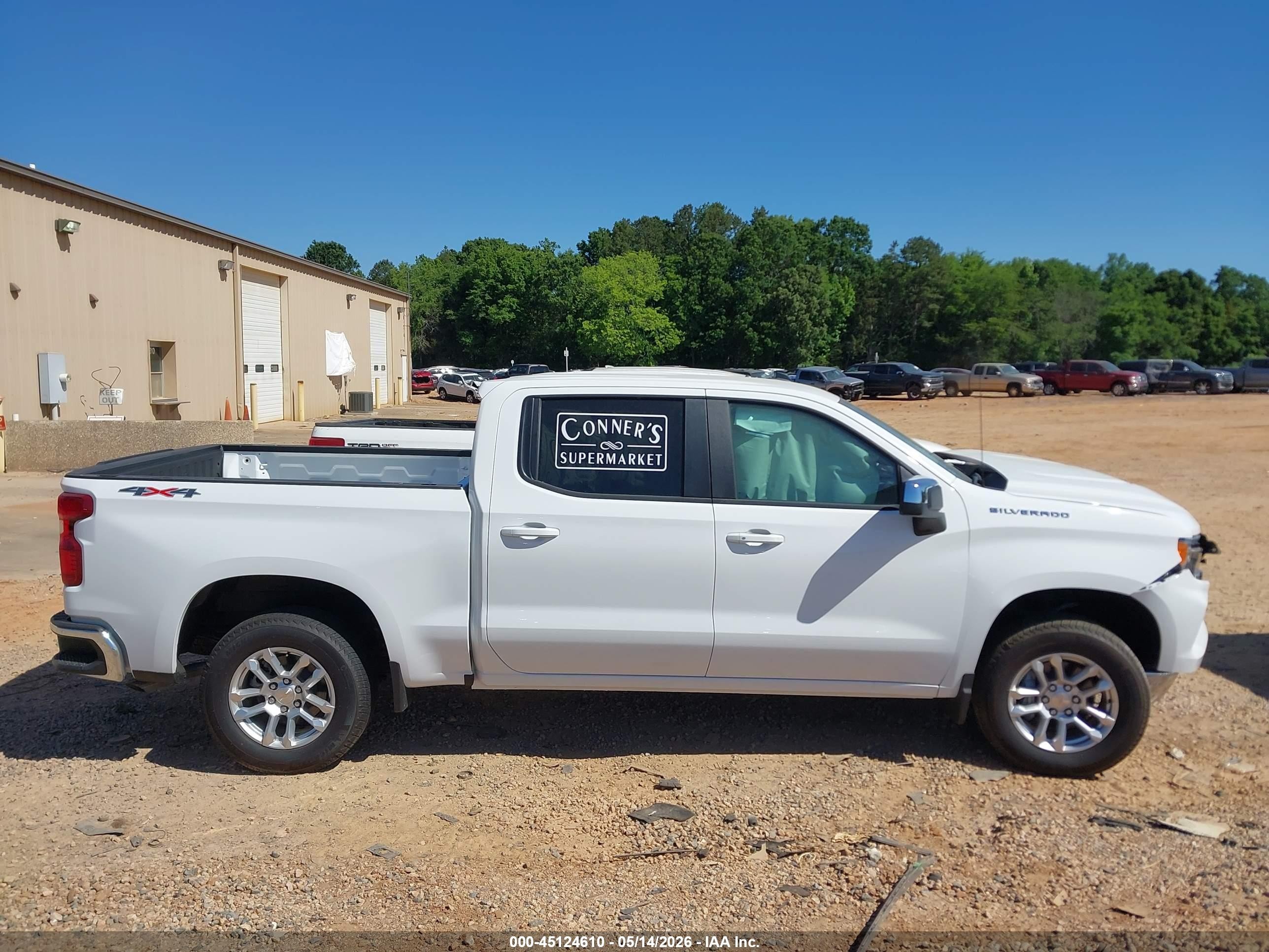 2026 Chevrolet Silverado 1500 4wd  Standard Bed Lt White vin: 2GCUKDED2T1157245