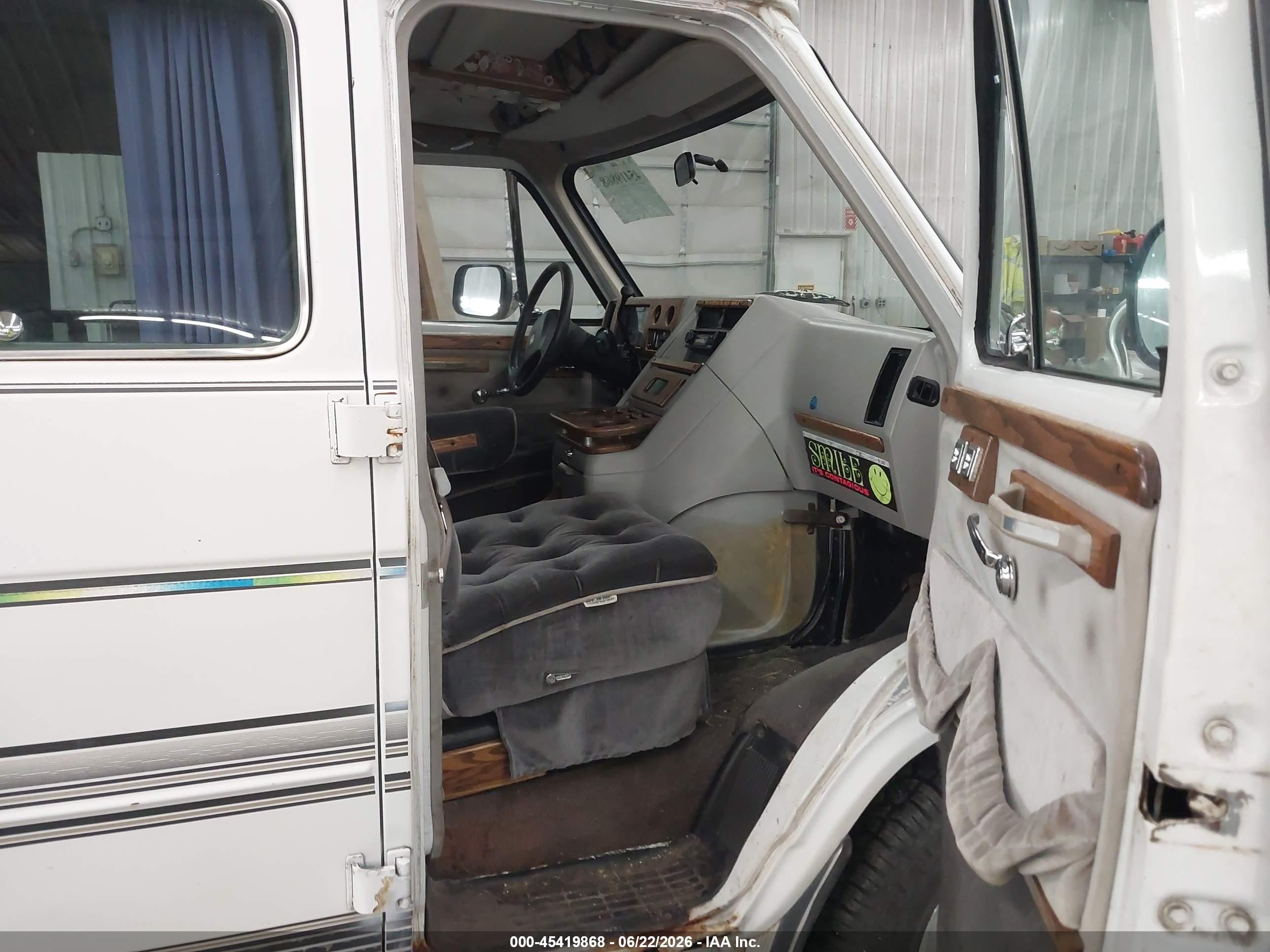 1992 Gmc Rally Wagon / Van G2500 White vin: 2GDEG25K2N4521847