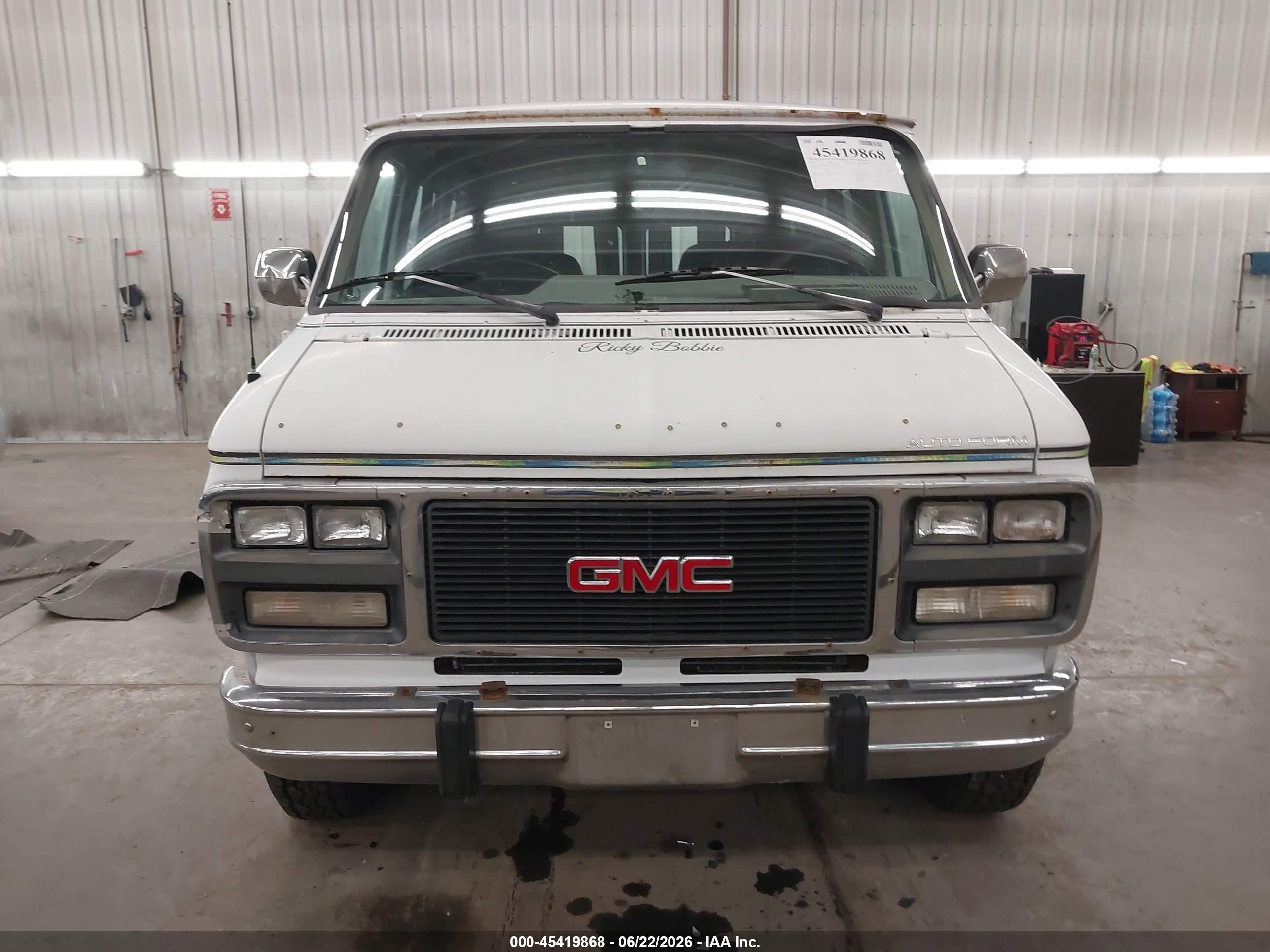1992 Gmc Rally Wagon / Van G2500 White vin: 2GDEG25K2N4521847