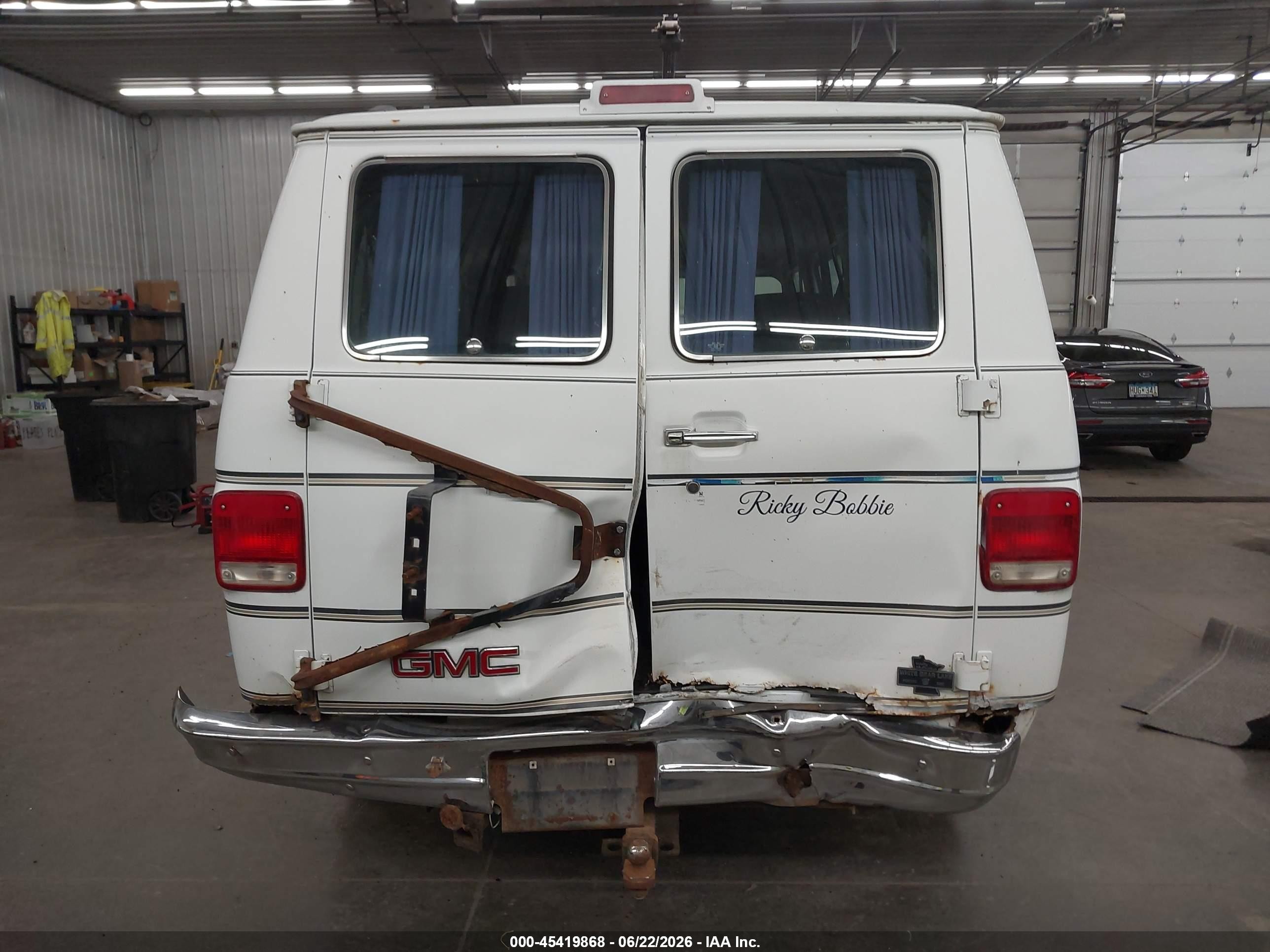 1992 Gmc Rally Wagon / Van G2500 White vin: 2GDEG25K2N4521847