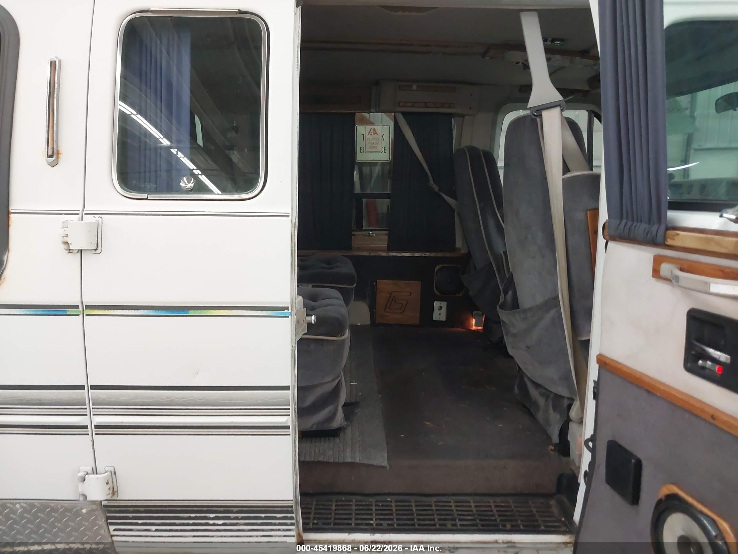 1992 Gmc Rally Wagon / Van G2500 White vin: 2GDEG25K2N4521847