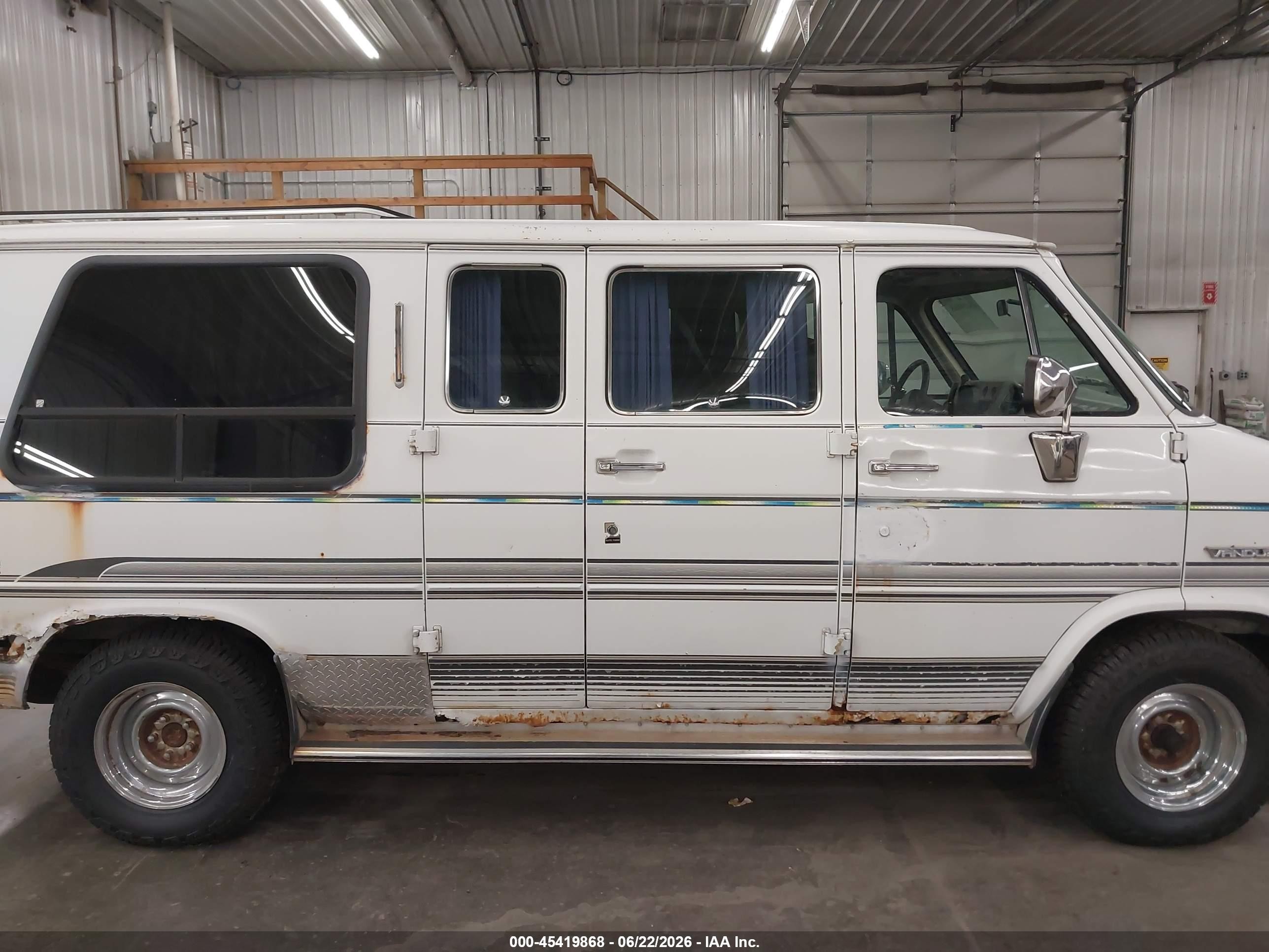1992 Gmc Rally Wagon / Van G2500 White vin: 2GDEG25K2N4521847
