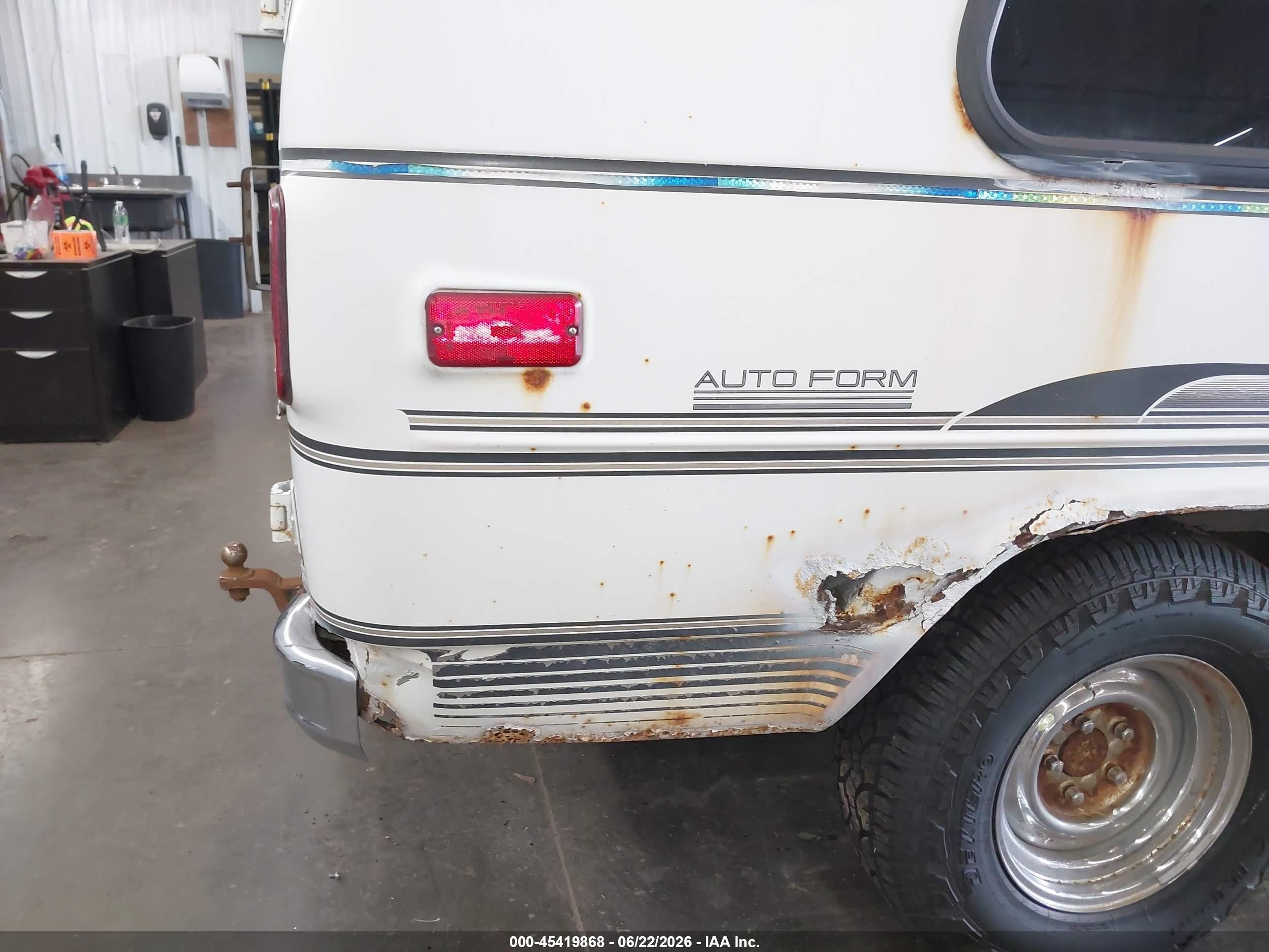 1992 Gmc Rally Wagon / Van G2500 White vin: 2GDEG25K2N4521847