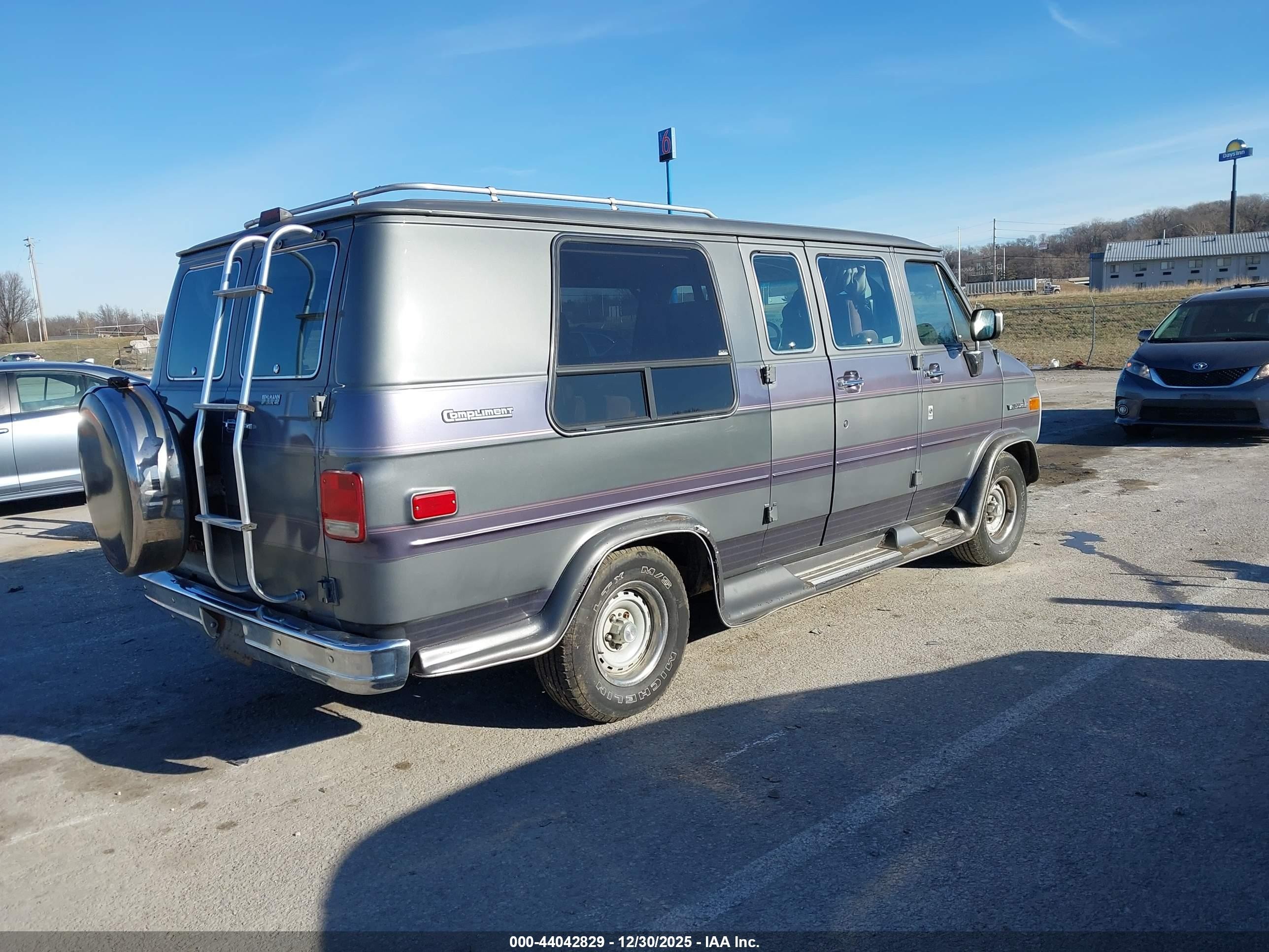 1992 Gmc Rally Wagon / Van G2500 Gray vin: 2GDEG25K7N4522735
