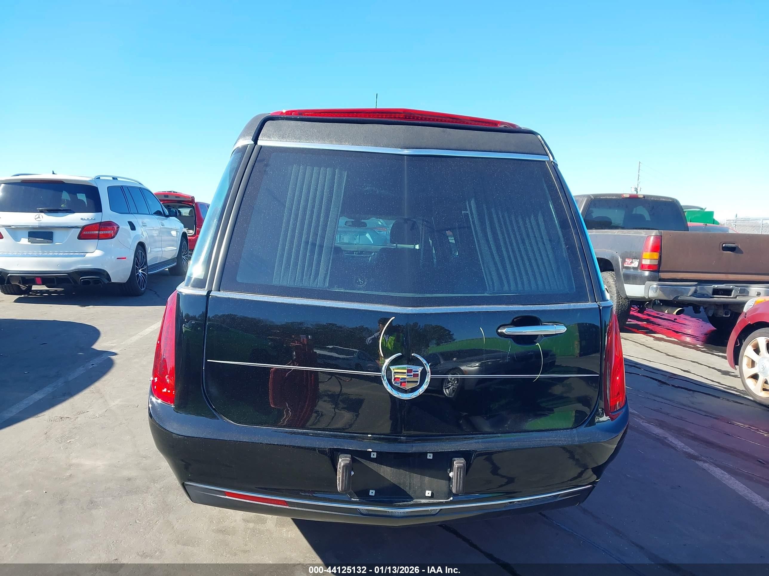 2014 Cadillac Xts B9q Coachbuilder Funeral Coach Black vin: 2GEXG7U38E9500077
