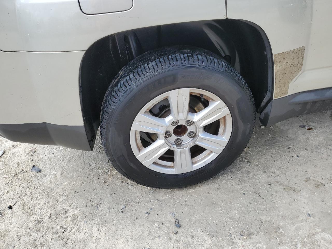 2014 Gmc Terrain Sle Gold vin: 2GKALMEK3E6290461 Damage: Right Rear Center Cap, Missing, Replacement Required