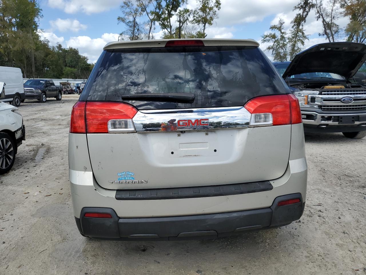 2014 Gmc Terrain Sle Gold vin: 2GKALMEK3E6290461 Damage: Rear Bumper, Heavy Scratch, 3 To 4 Inches