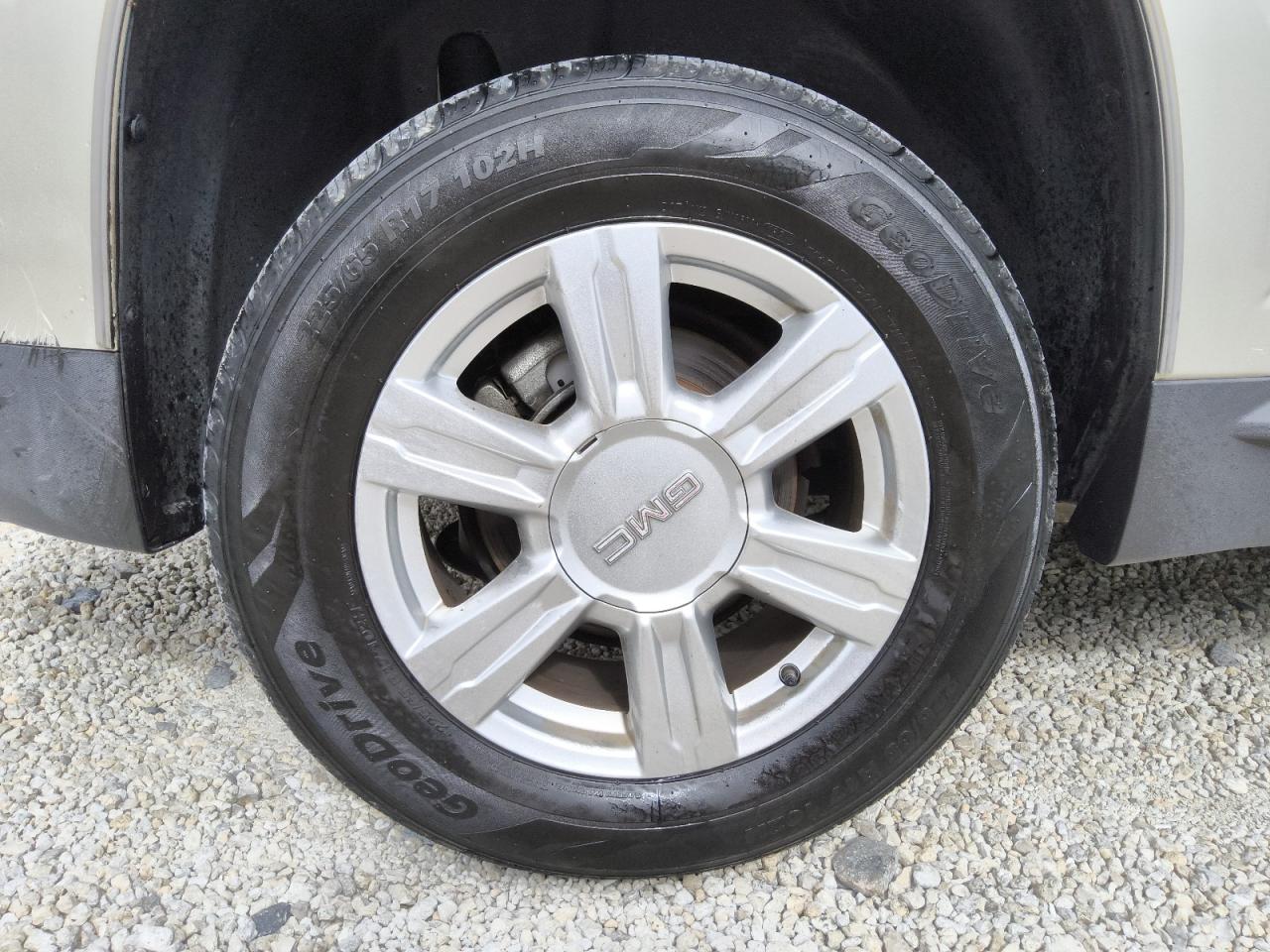 2015 Gmc Terrain Sle Gold vin: 2GKALMEK6F6327360 Damage: Right Rear Tire, Worn, Replacement Required