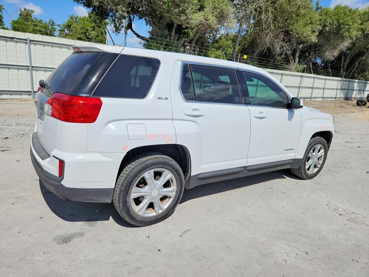 2017 Gmc Terrain Sle Белый vin: 2GKALMEK7H6290984