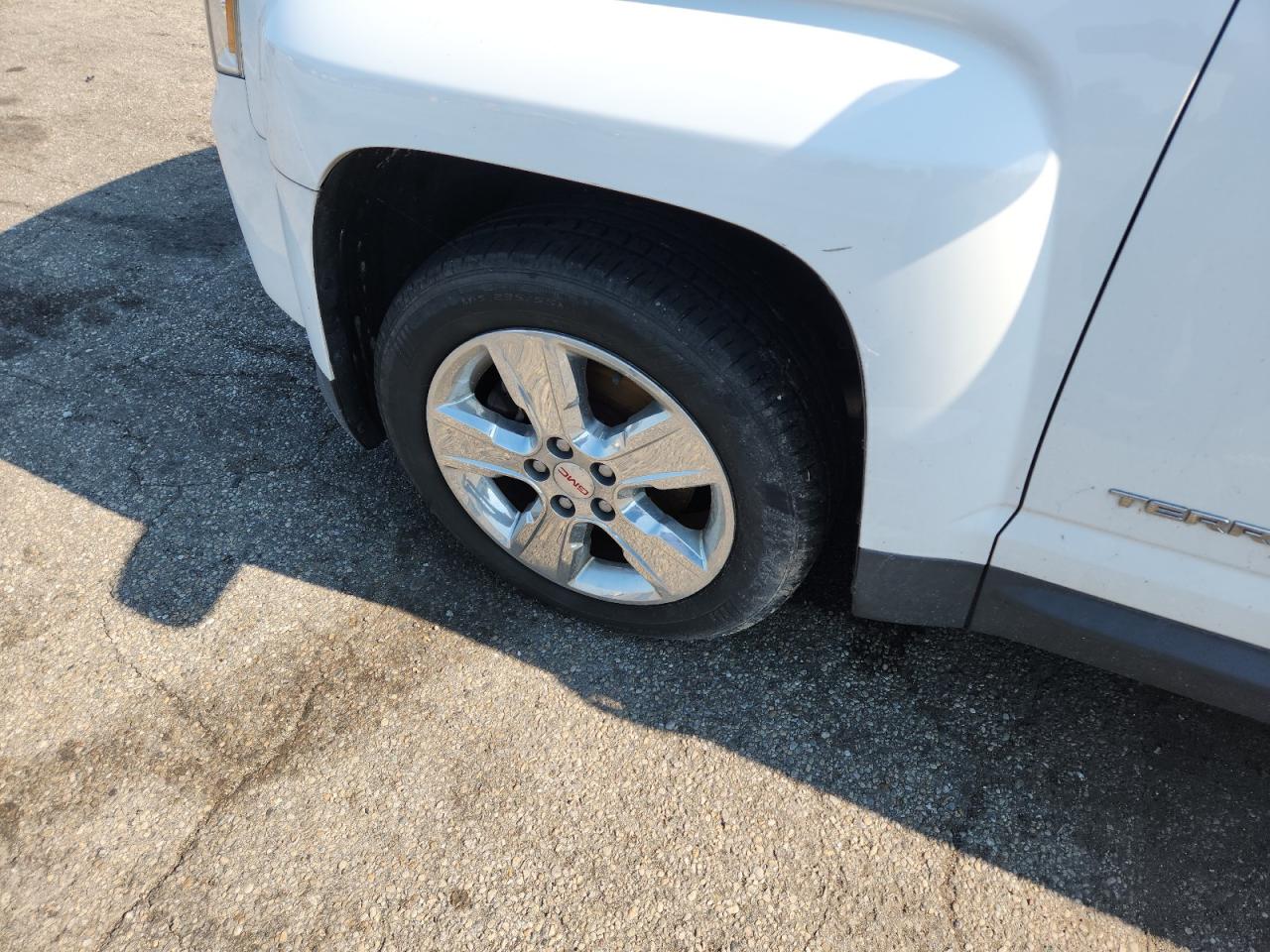 2015 Gmc Terrain Sle White vin: 2GKALREK7F6344049 Damage: Left Front Fender, Chipped, 4
