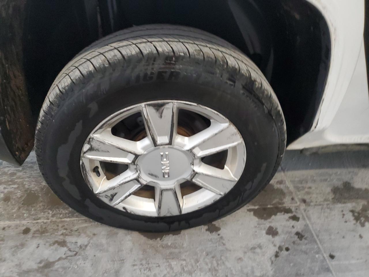 2013 Gmc Terrain Sle White vin: 2GKFLREK4D6394832 Damage: Right Rear Wheel, Curb Rash, > 12 Inches