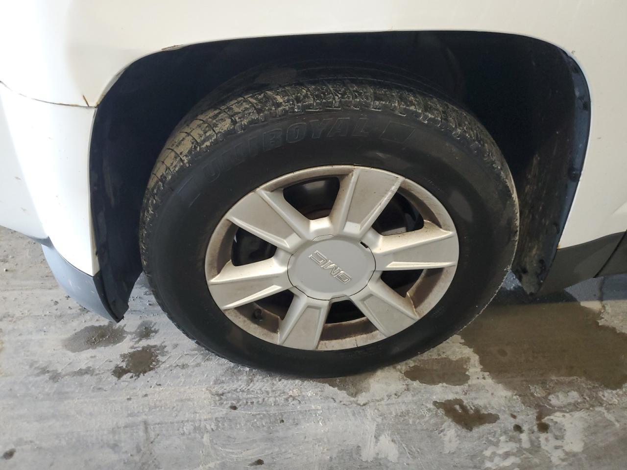 2013 Gmc Terrain Sle White vin: 2GKFLREK4D6394832 Damage: Left Front Tire, Worn, Replacement Required