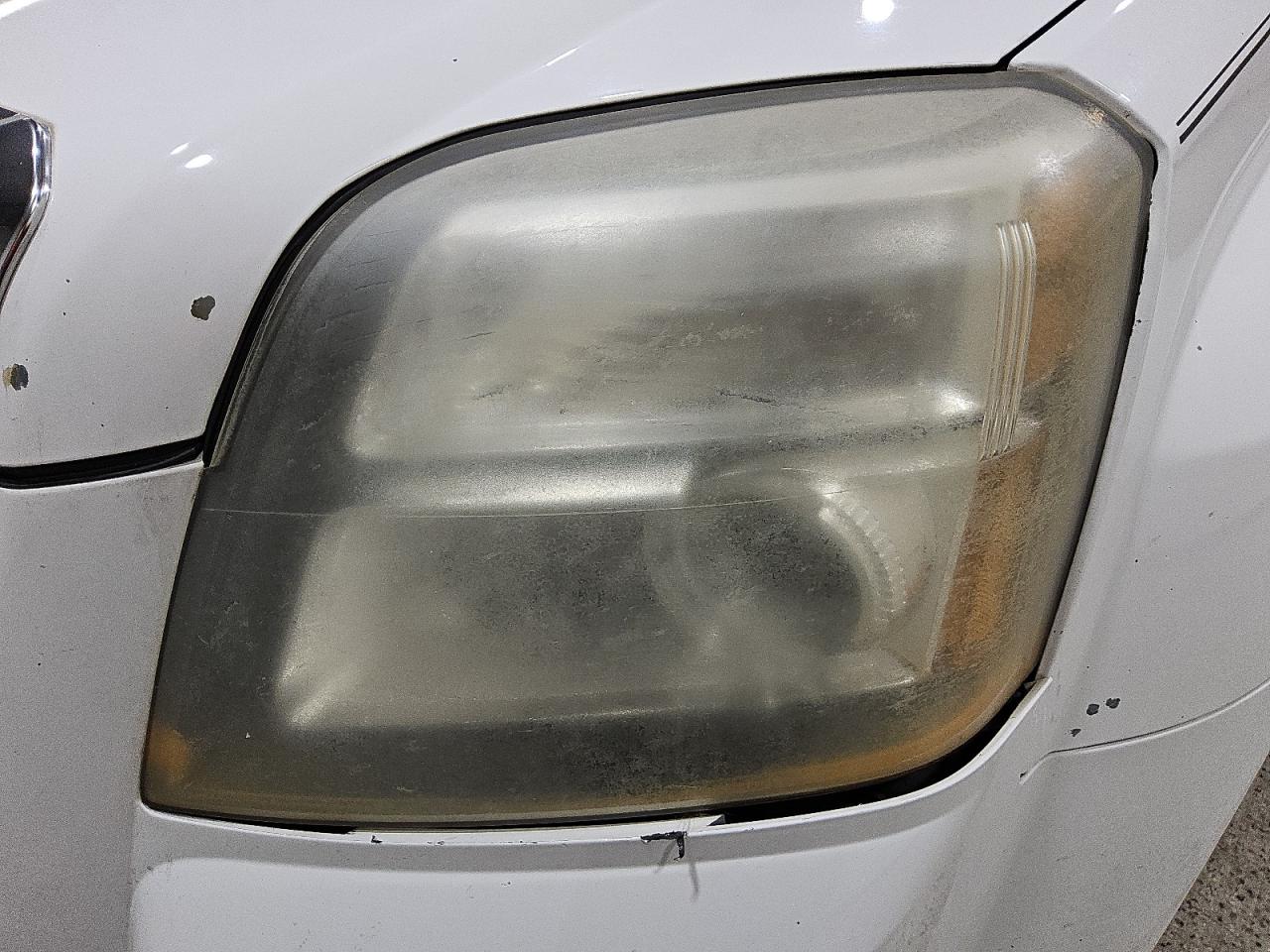 2014 Gmc Terrain Denali White vin: 2GKFLUE32E6164008 Damage: Left Head Lamp, Faded, Repair Required