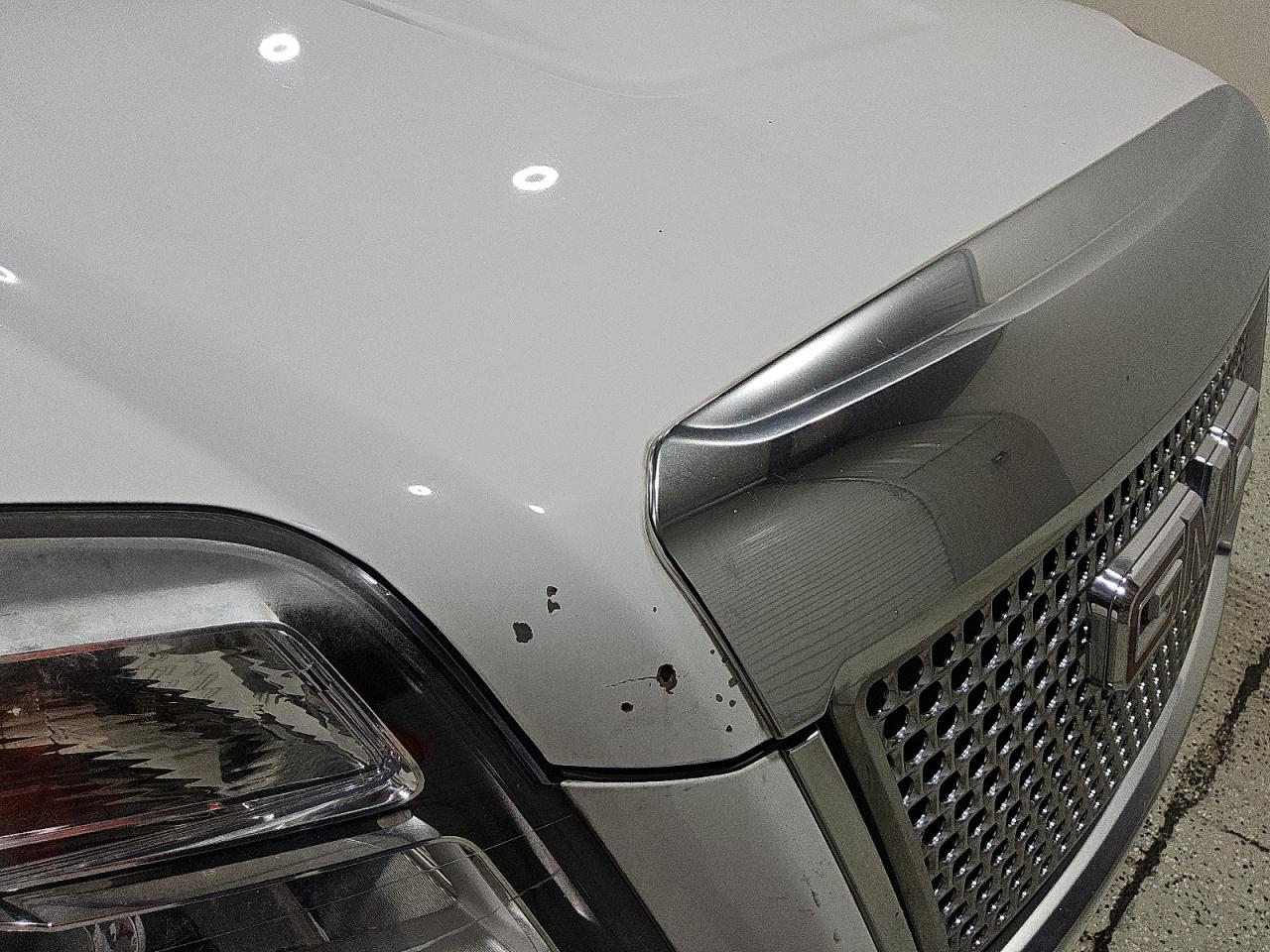 2014 Gmc Terrain Denali White vin: 2GKFLUE32E6164008 Damage: Hood, Chipped, 10 Or More